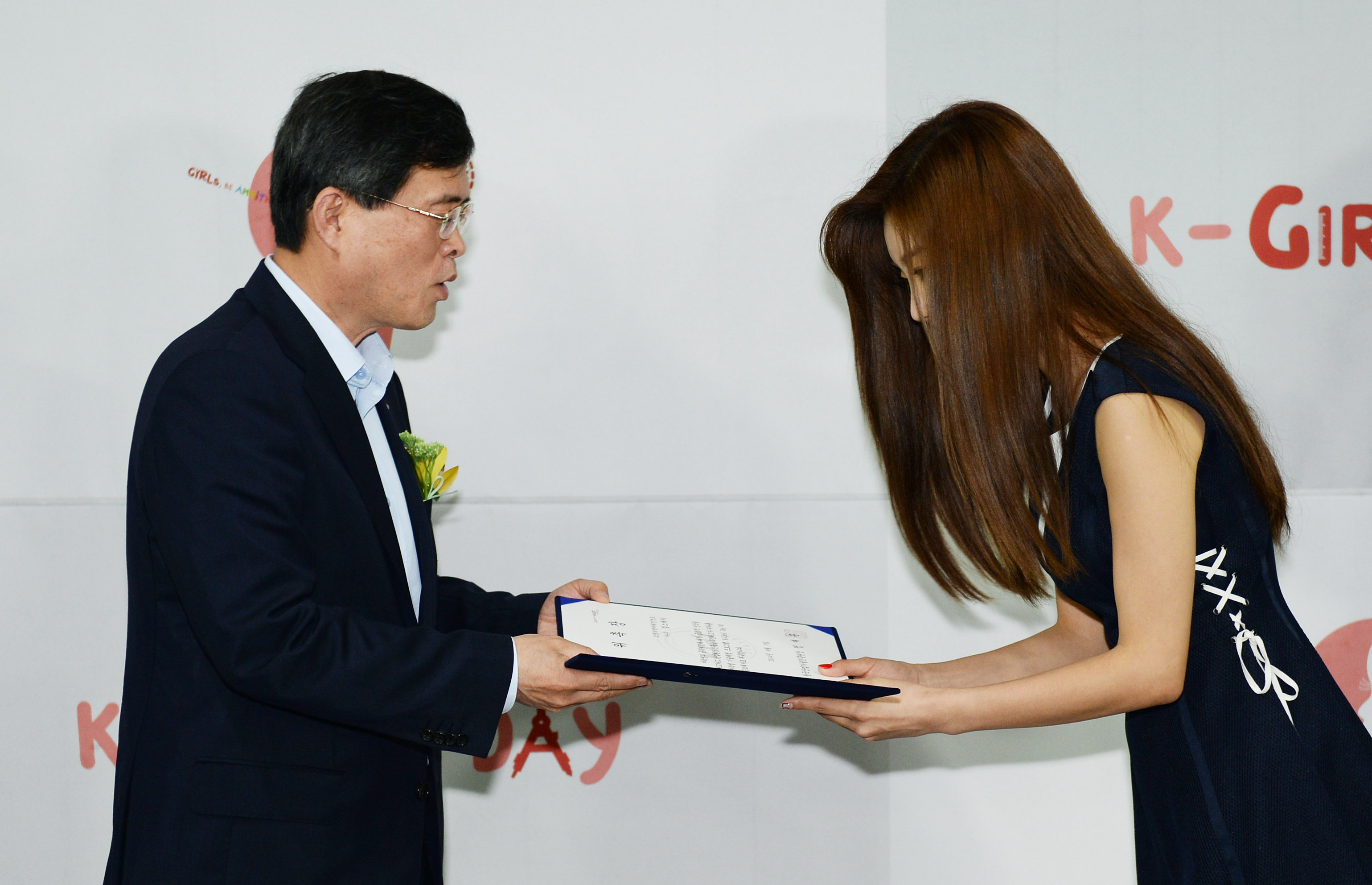 K-걸스데이 홍보대사 위촉장 수여식 3