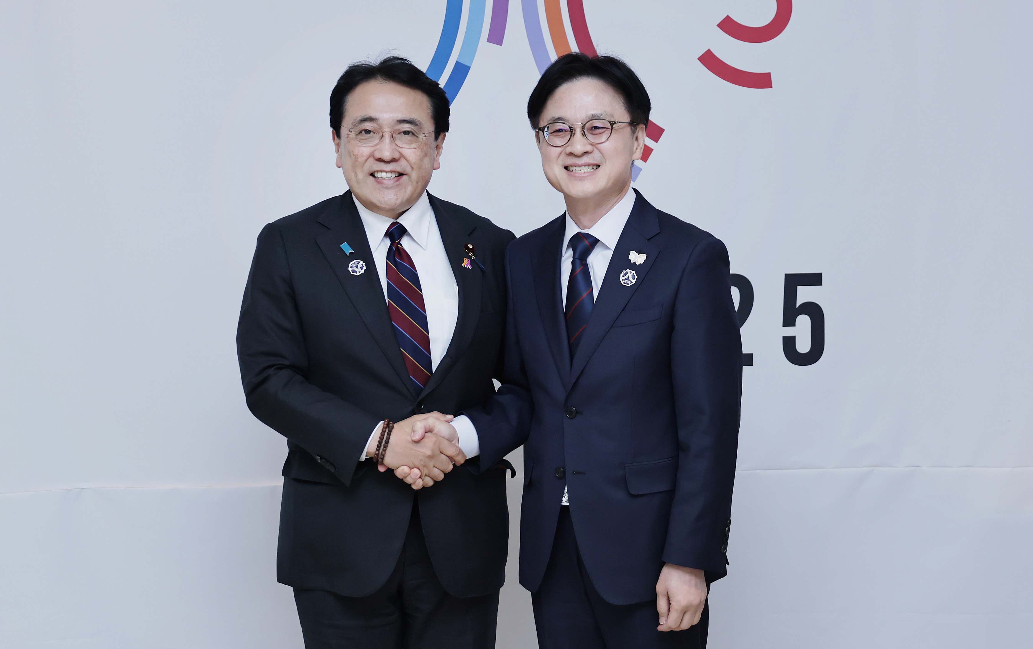 일본 경제산업성 대신 면담 1