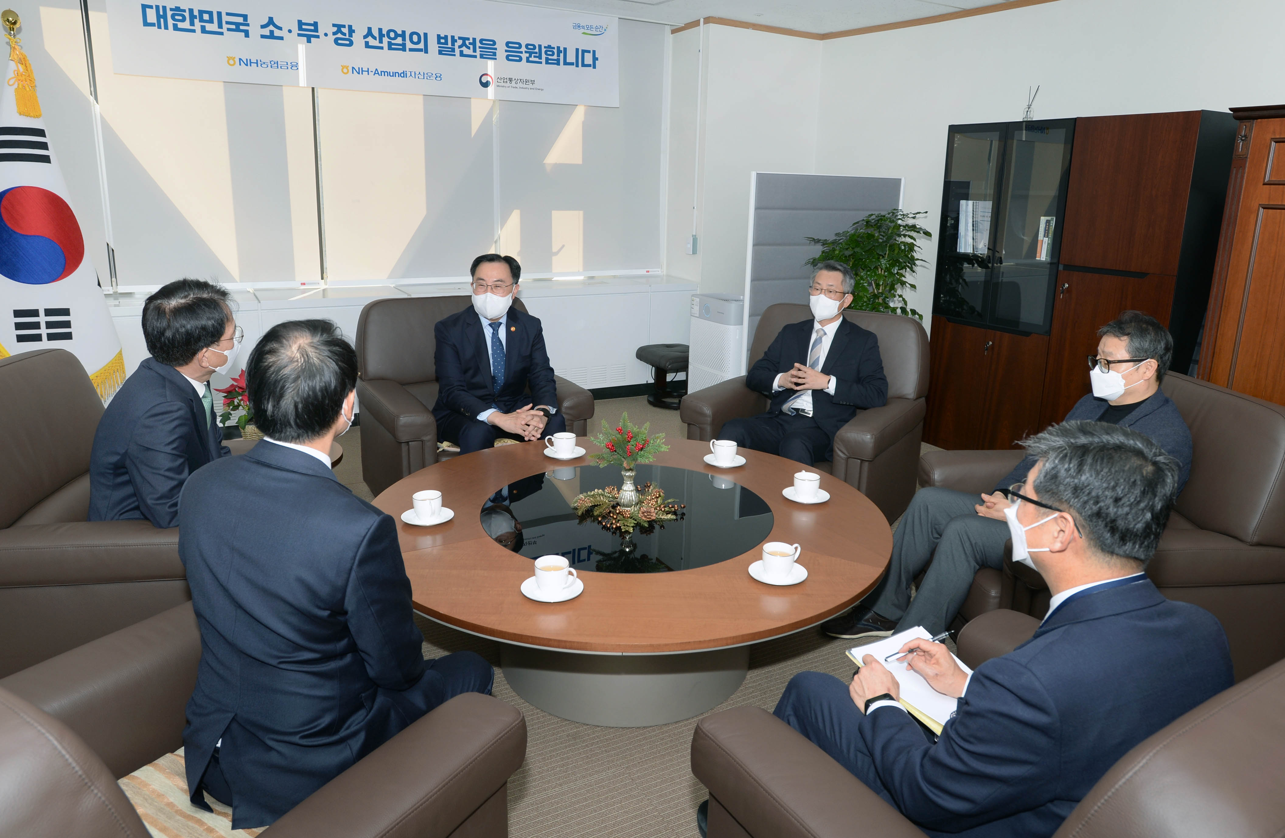 소재·부품·장비 민간1호 펀드(필승코리아) 운용보수 12억원 장학금 전달식 6