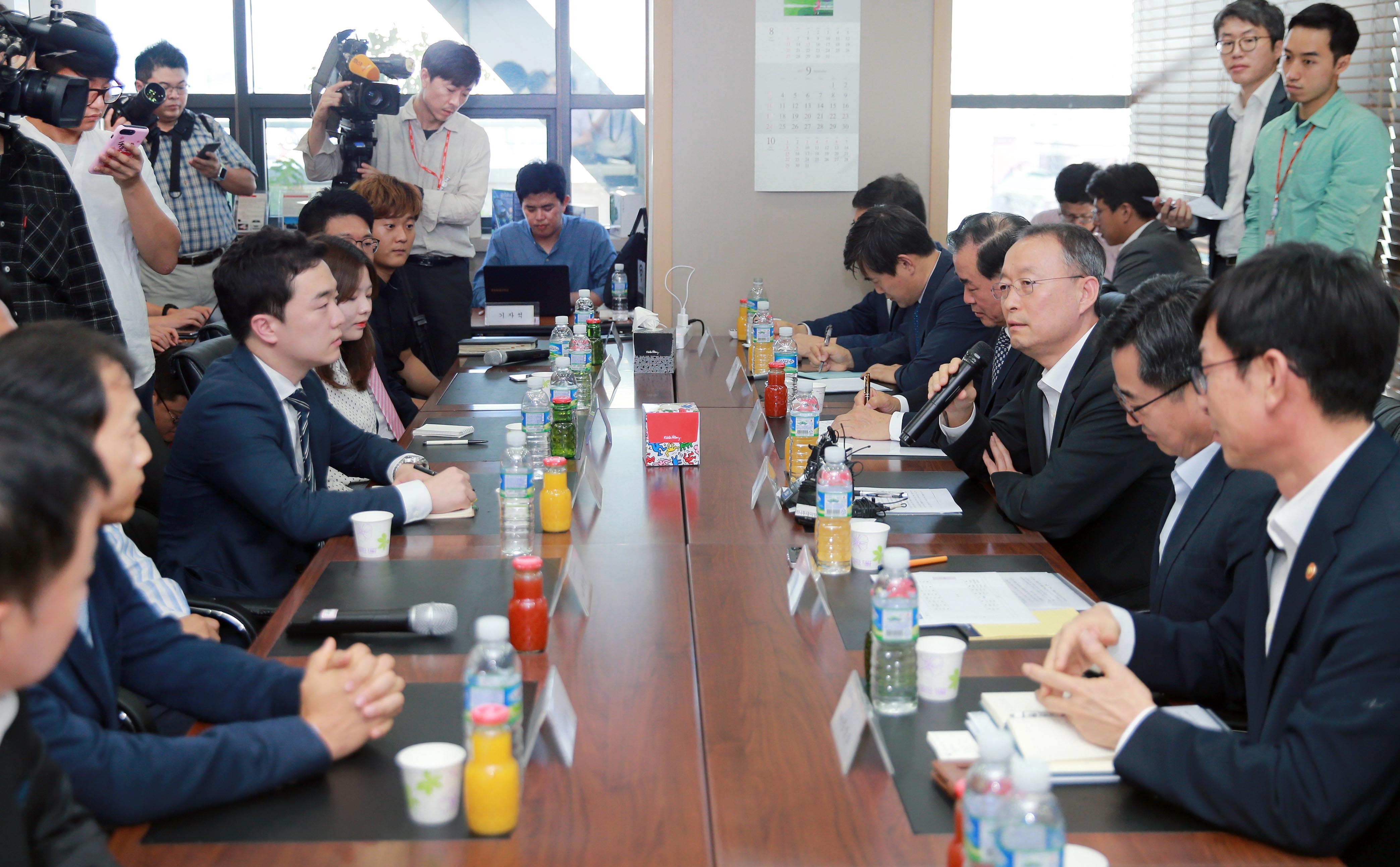 관계장관 합동, 혁신성장 현장방문 간담회 1