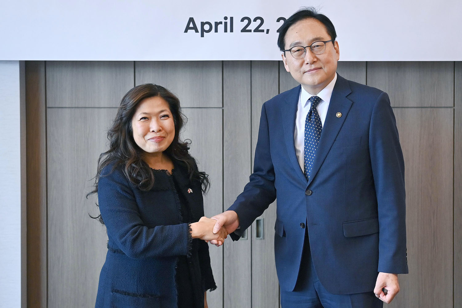 메리 응 캐나다 통상장관 면담 1