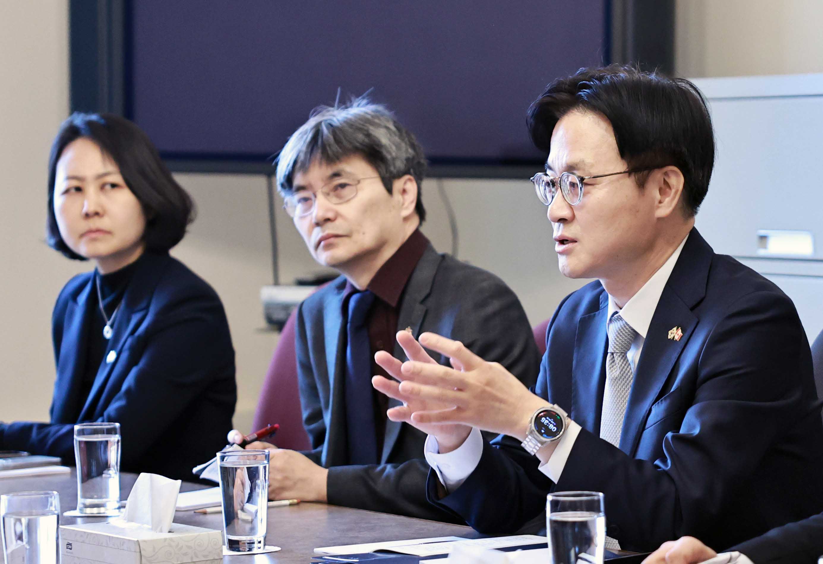 하산 유세프 캐나다 상원의원 면담 2