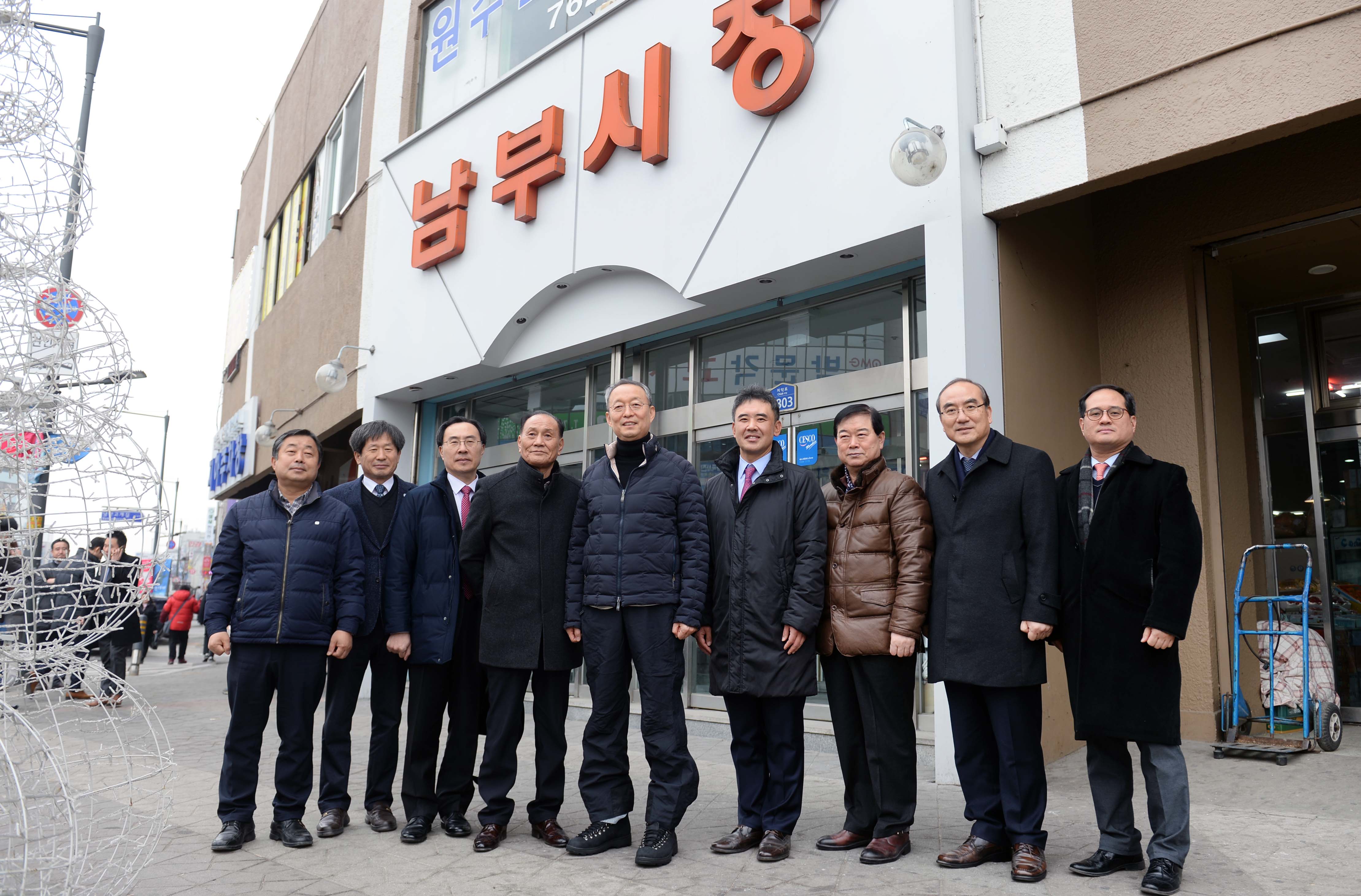 설 명절을 맞아 원주지역 전통시장인 남부시장 방문 5