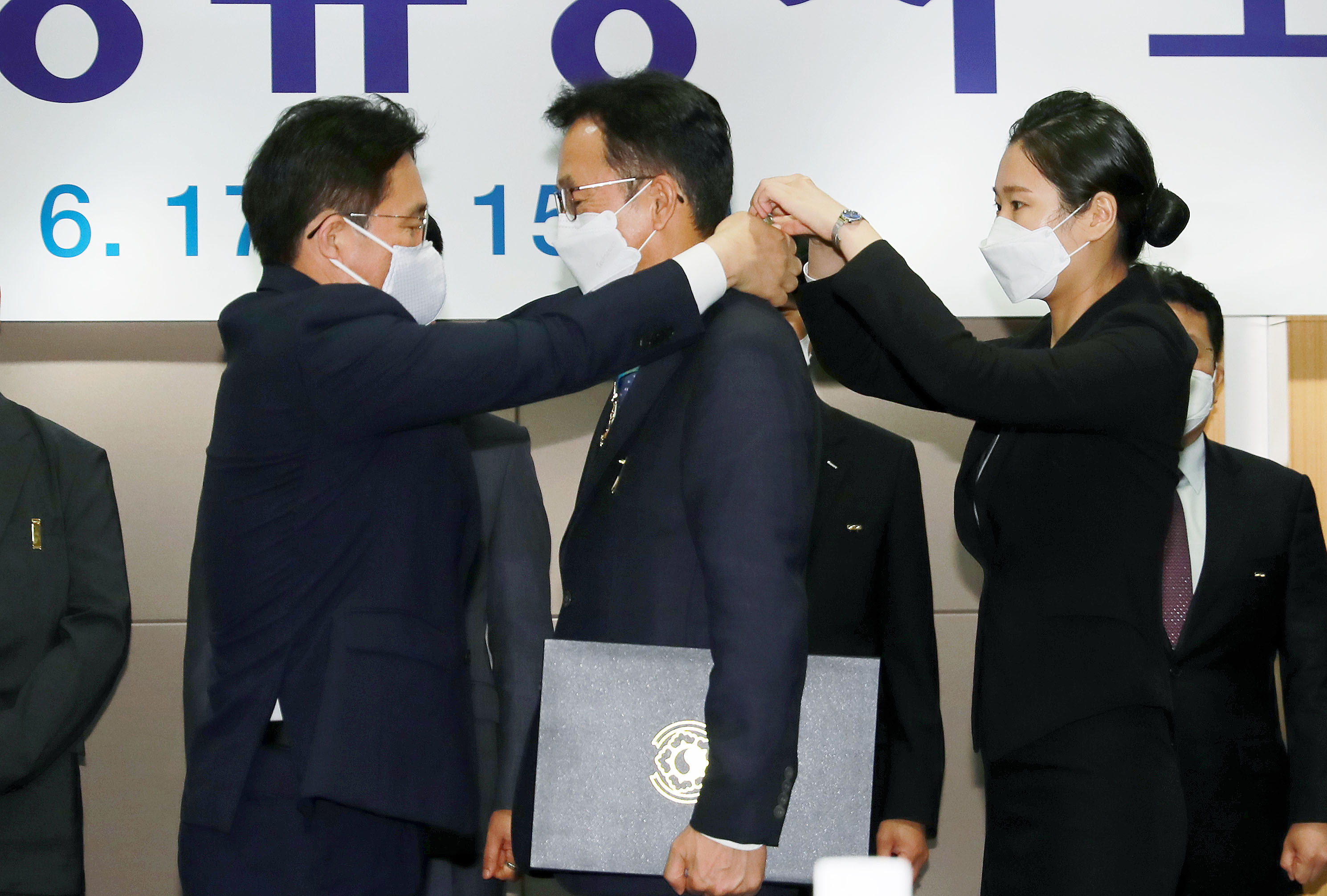 철강 산업 발전 유공자 포상 전수식 3