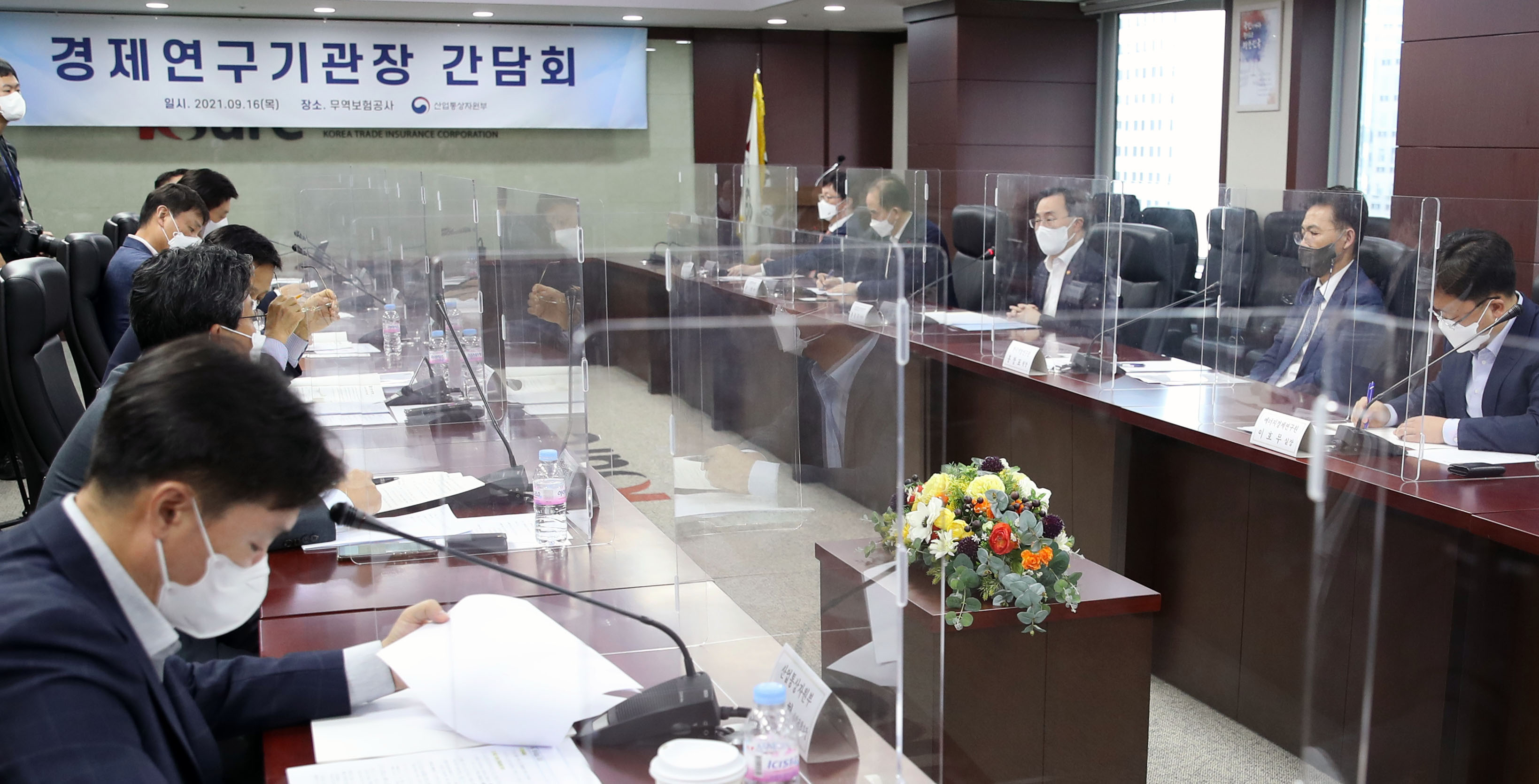민간·공공 경제연구기관장 간담회 6