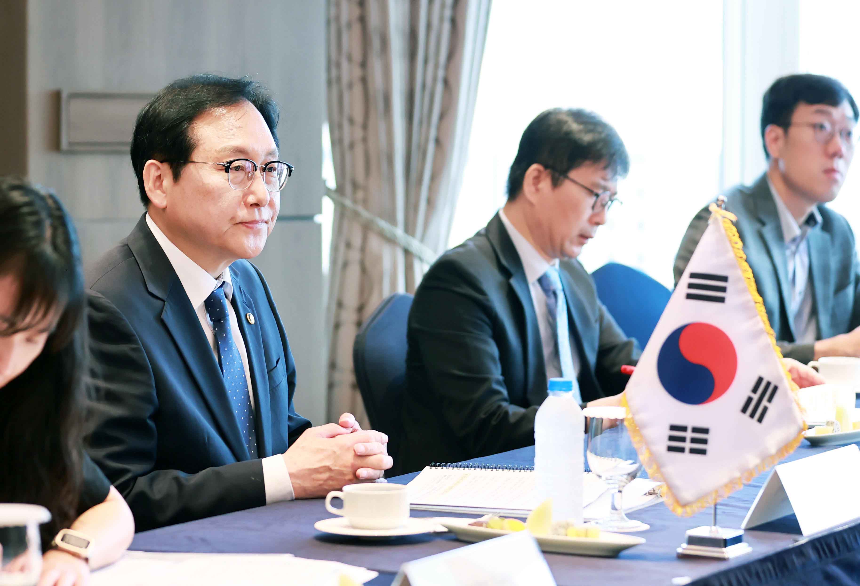 가봉 산업부 장관 면담 2