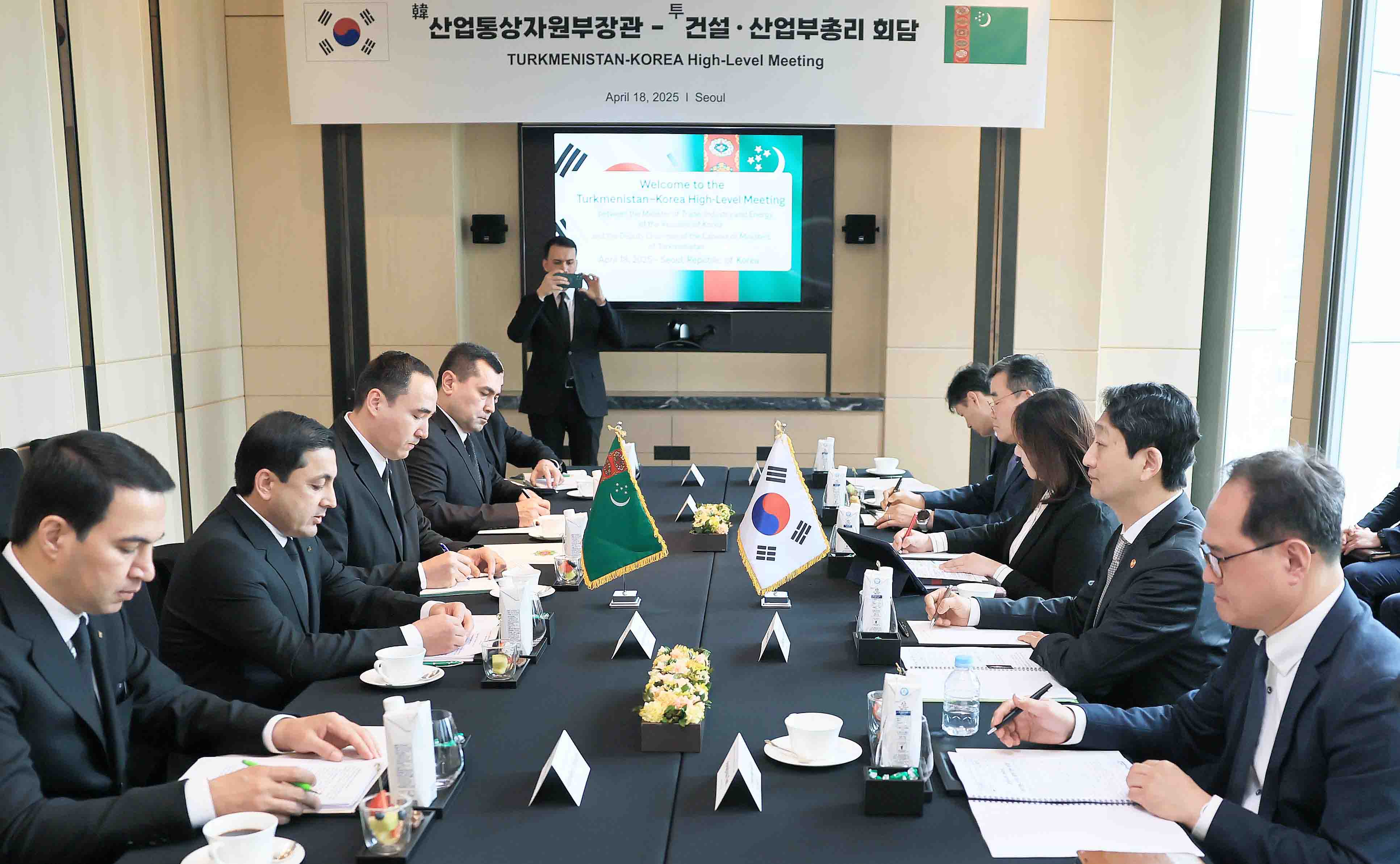 투르크메니스탄 건설·산업부총리 면담 3