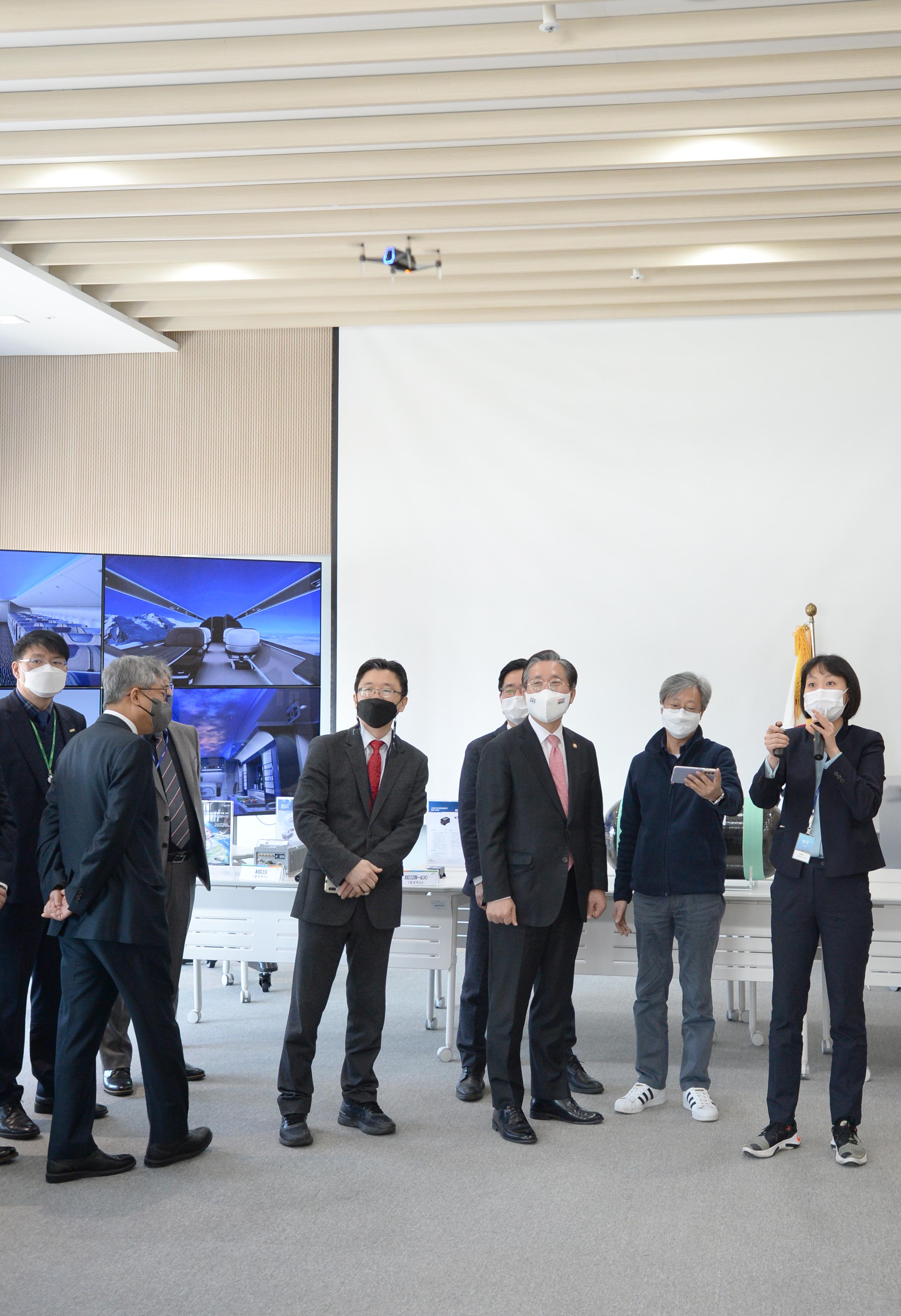 항공산업의 기술개발 성과물 전시장 참관 6