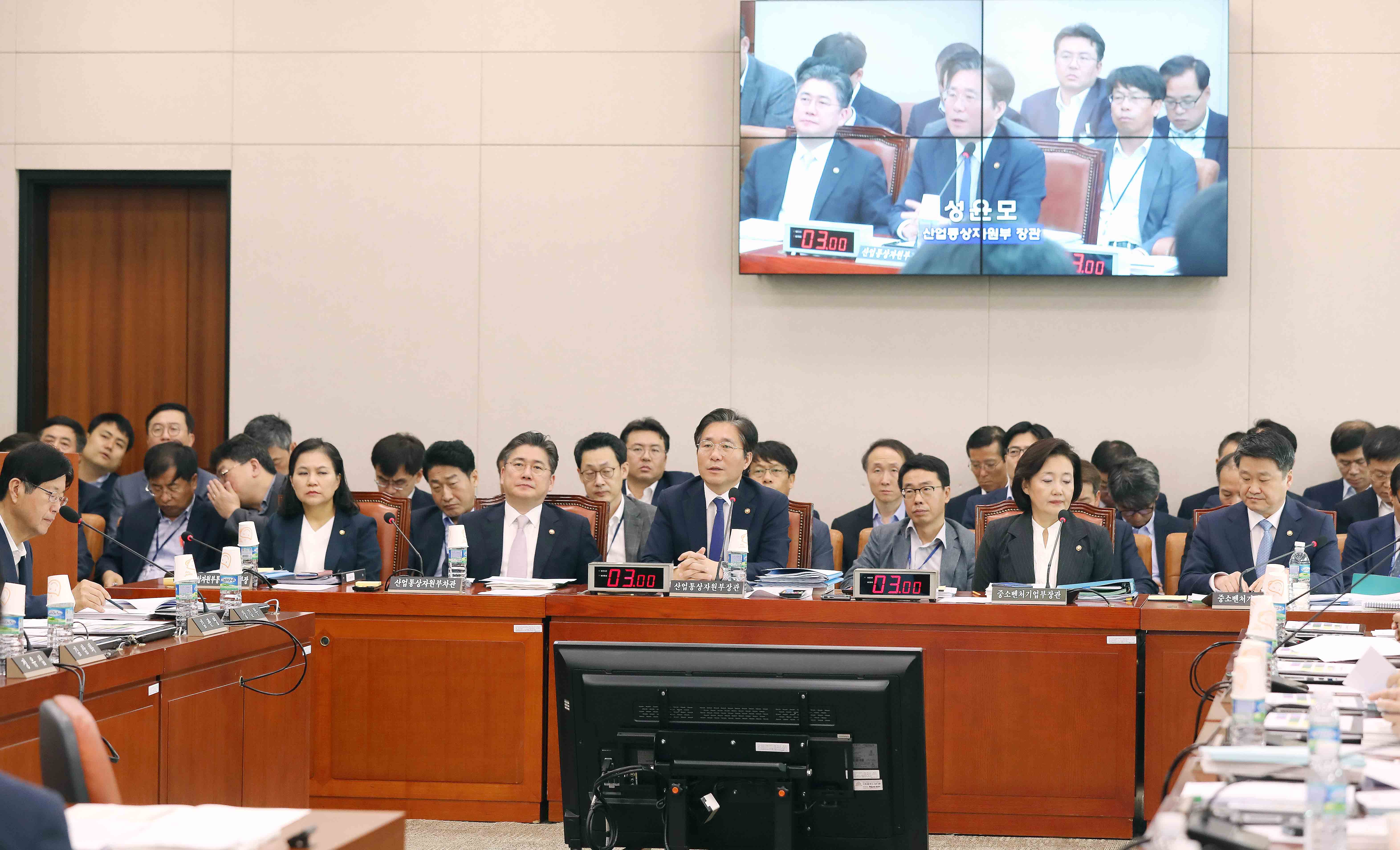 국회 산업통상자원중소벤처기업위원회 전체회의 4