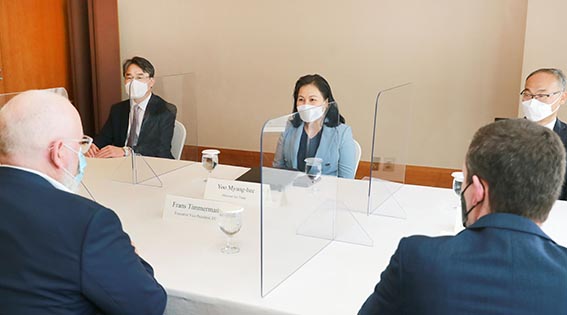 프란스 티머만스 EU 그린딜 수석 부집행위원장 오찬 면담 1