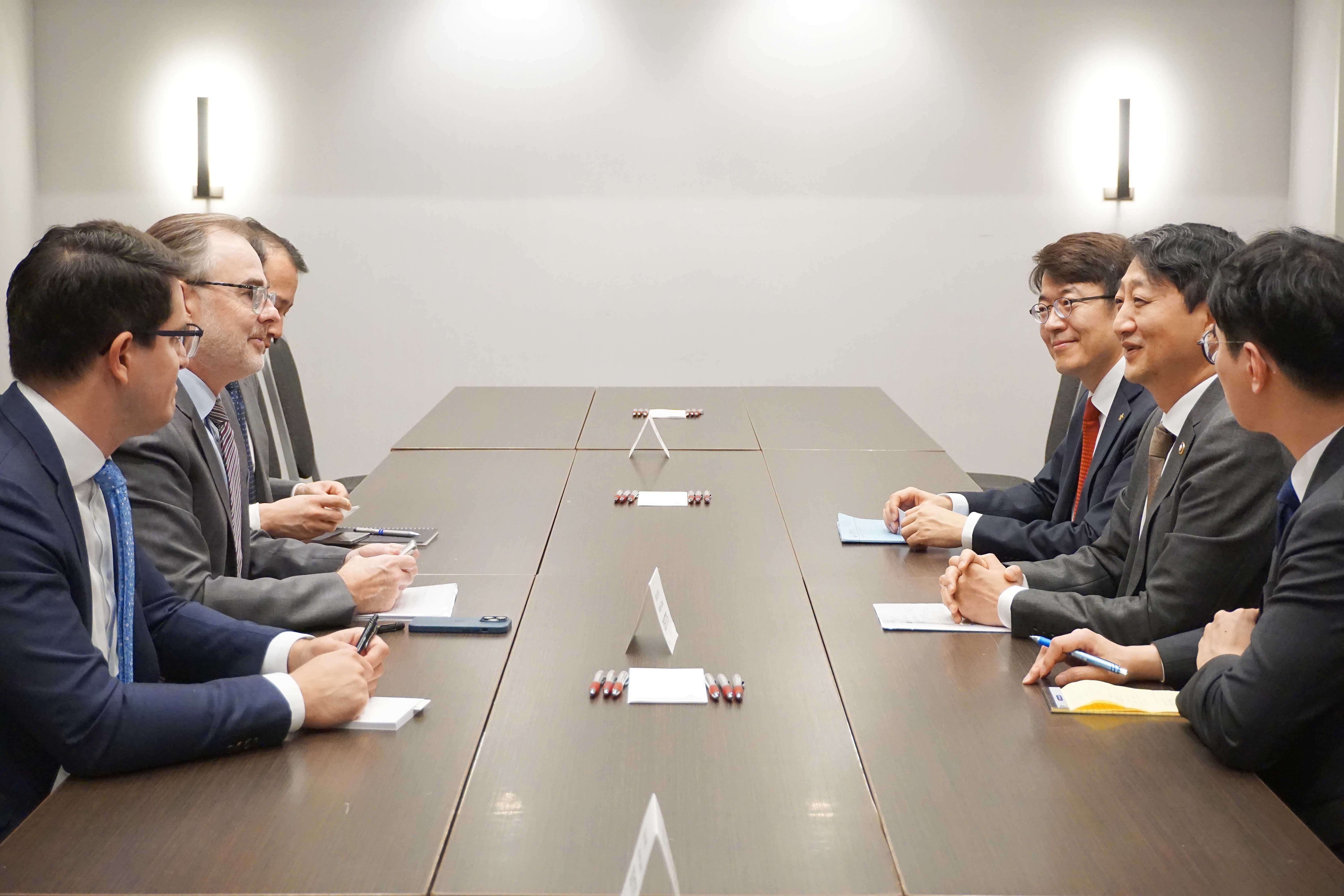 마이크로소프트 대외협력 총괄 부사장 면담 1