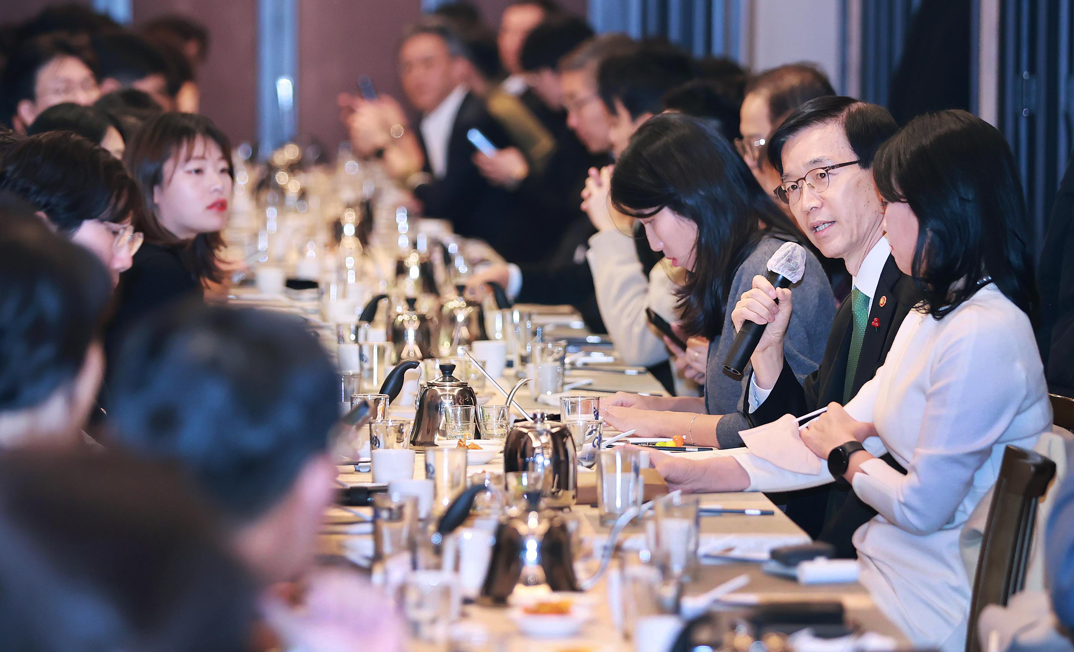 산업통상자원부 출입기자단 간담회 1