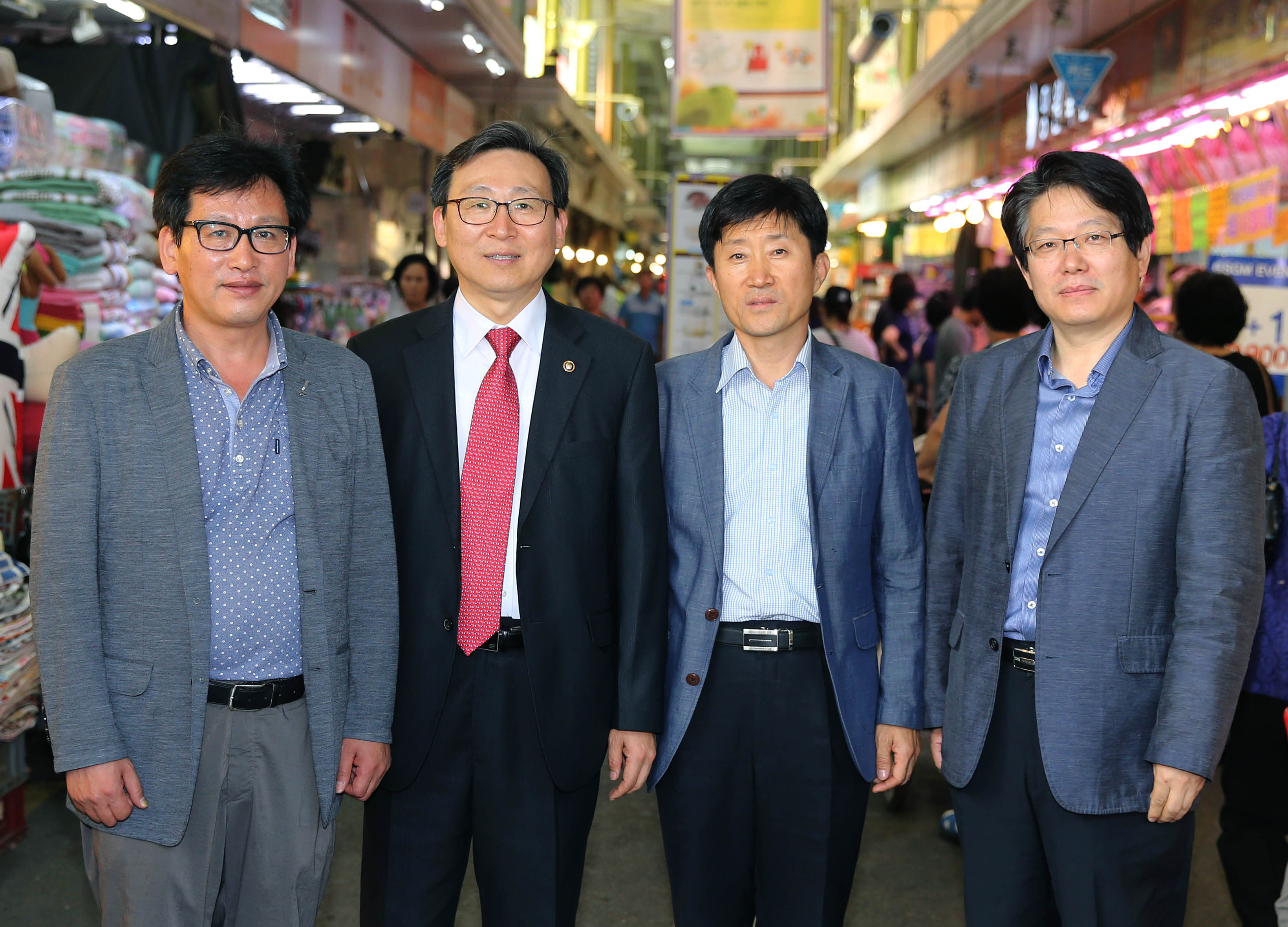 지역 전통시장인 망원시장 방문 5