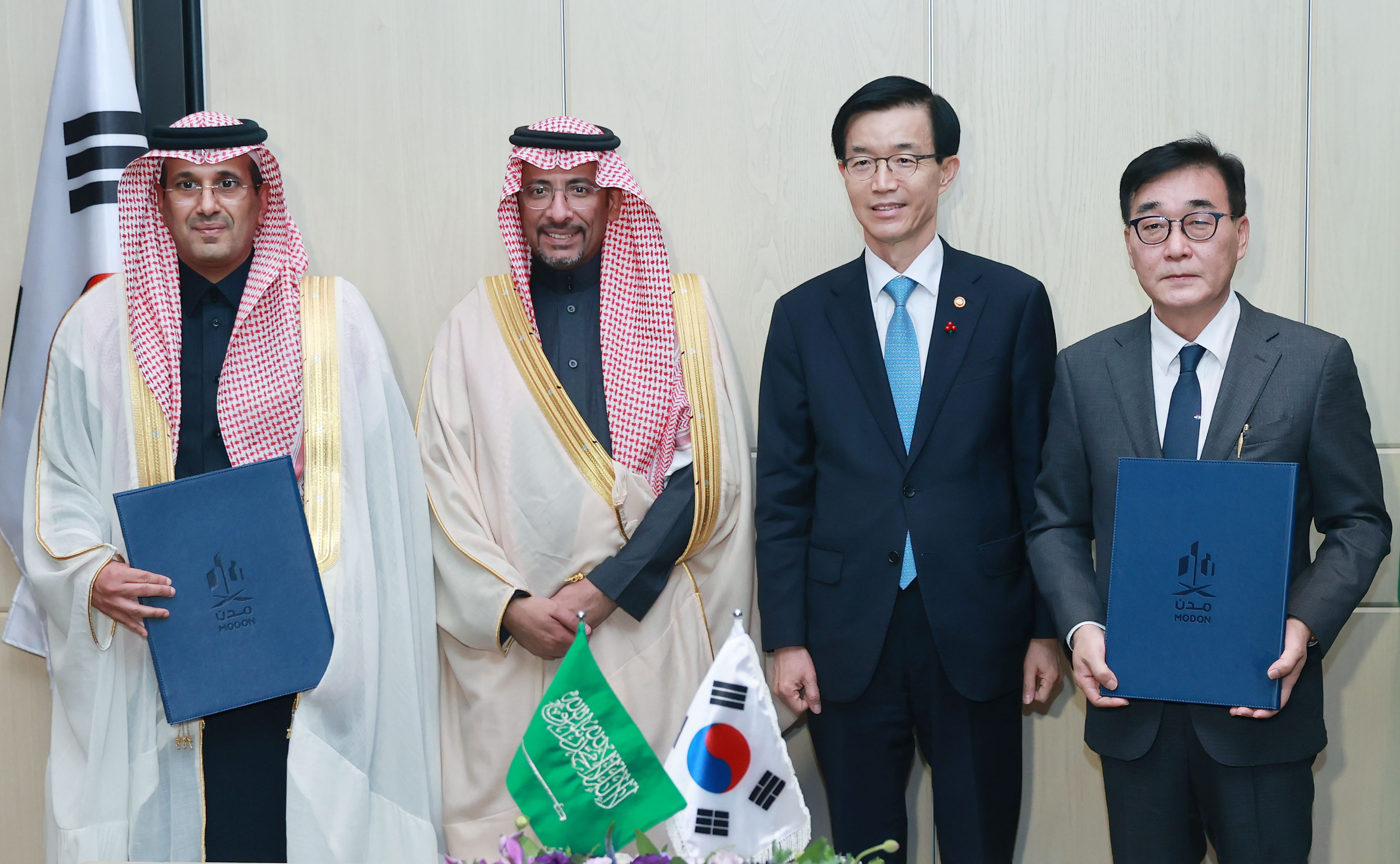전기차 신규 생산 협력 MOU 및 바이오 생산부지  할당 계약 체결식 1