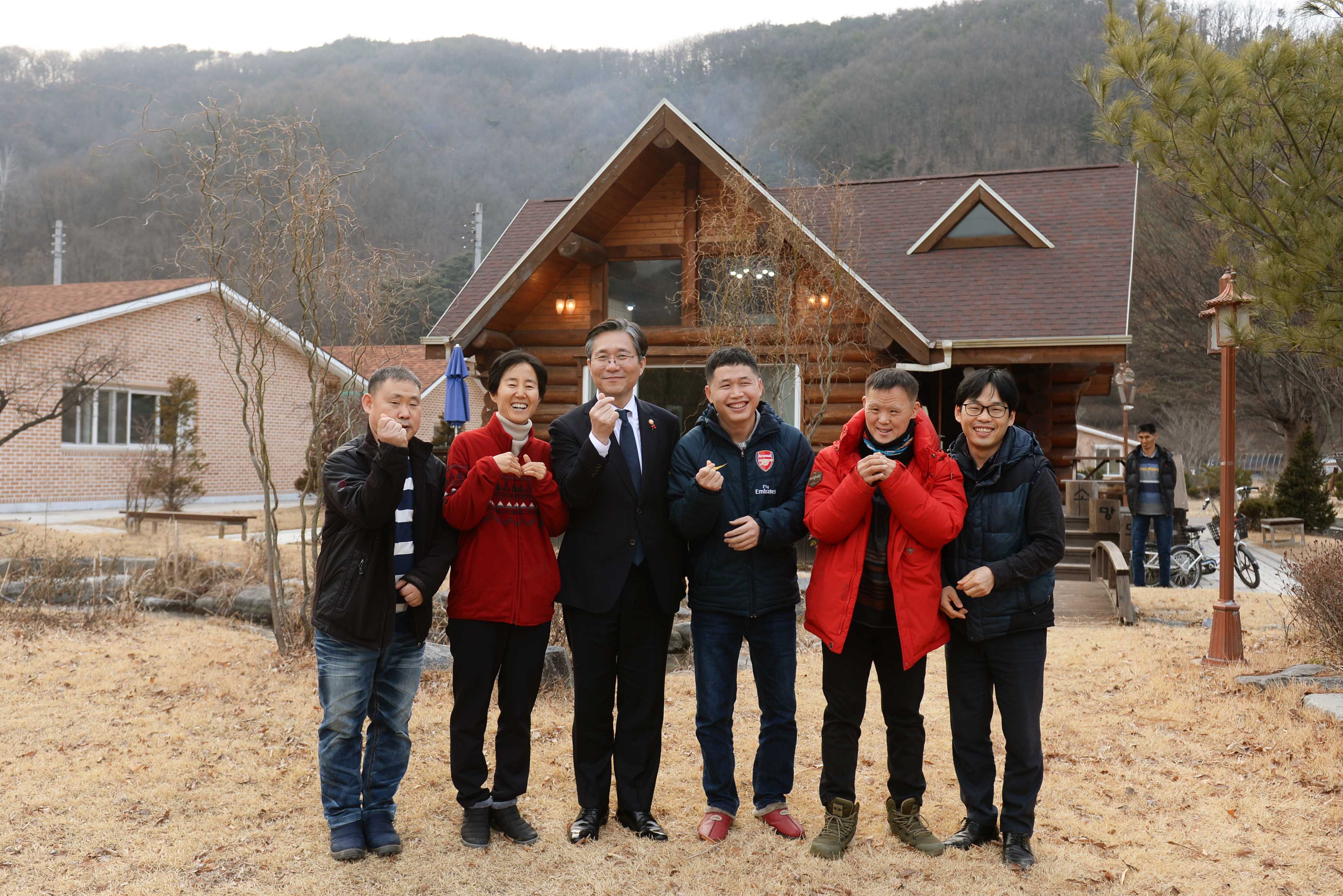 설 명절을 맞아 장애인 복지시설인 소망공동체 위문 1