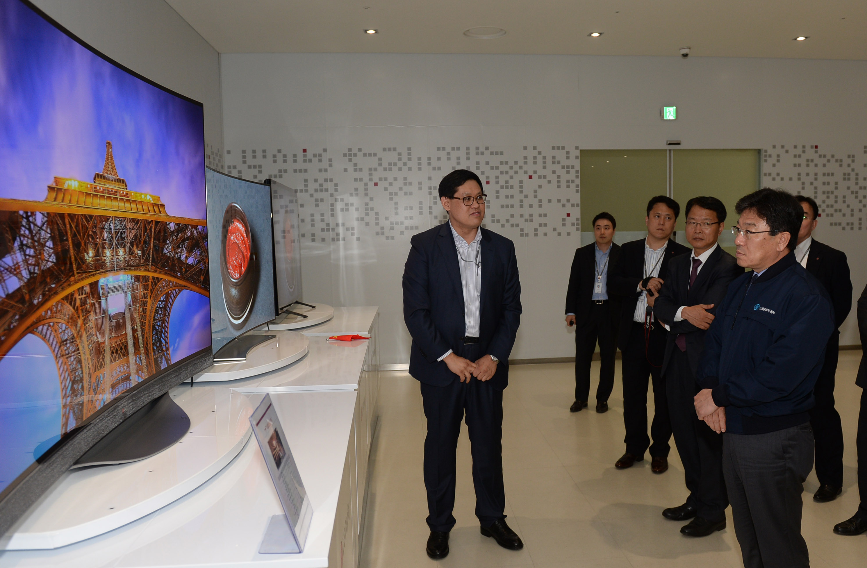 수출유망품목 생산현장인 LG디스플레이 방문 1