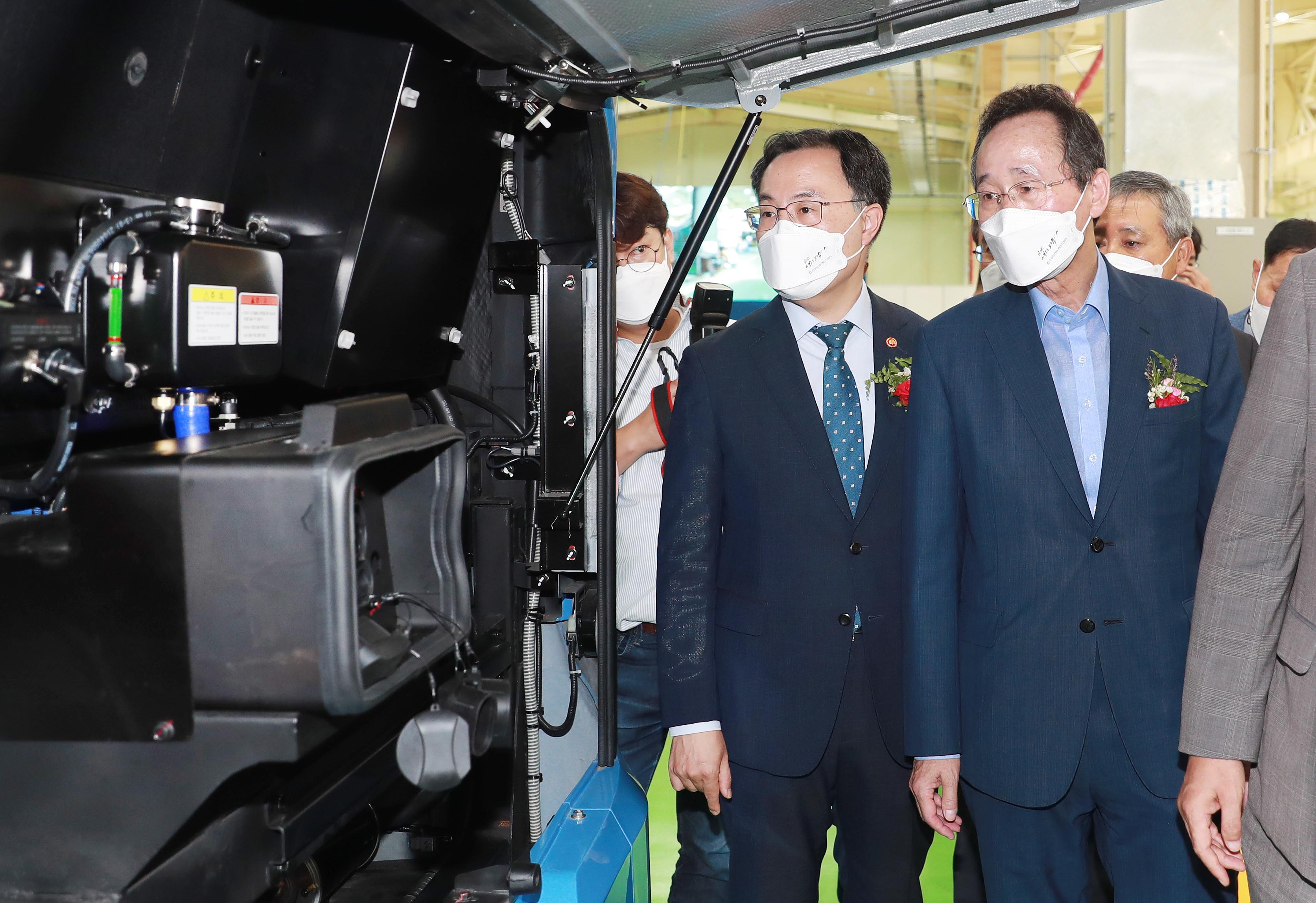 군산형 일자리 에디슨모터스 군산공장 준공식 3