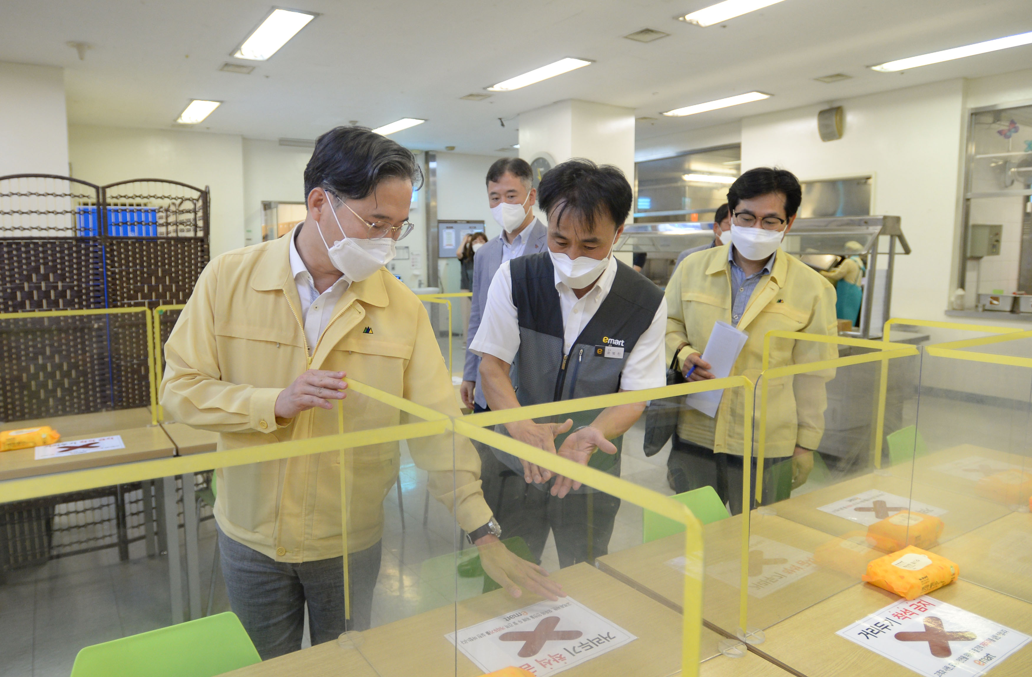 대형유통시설인 이마트 용산역점 방역점검 현장방문 4