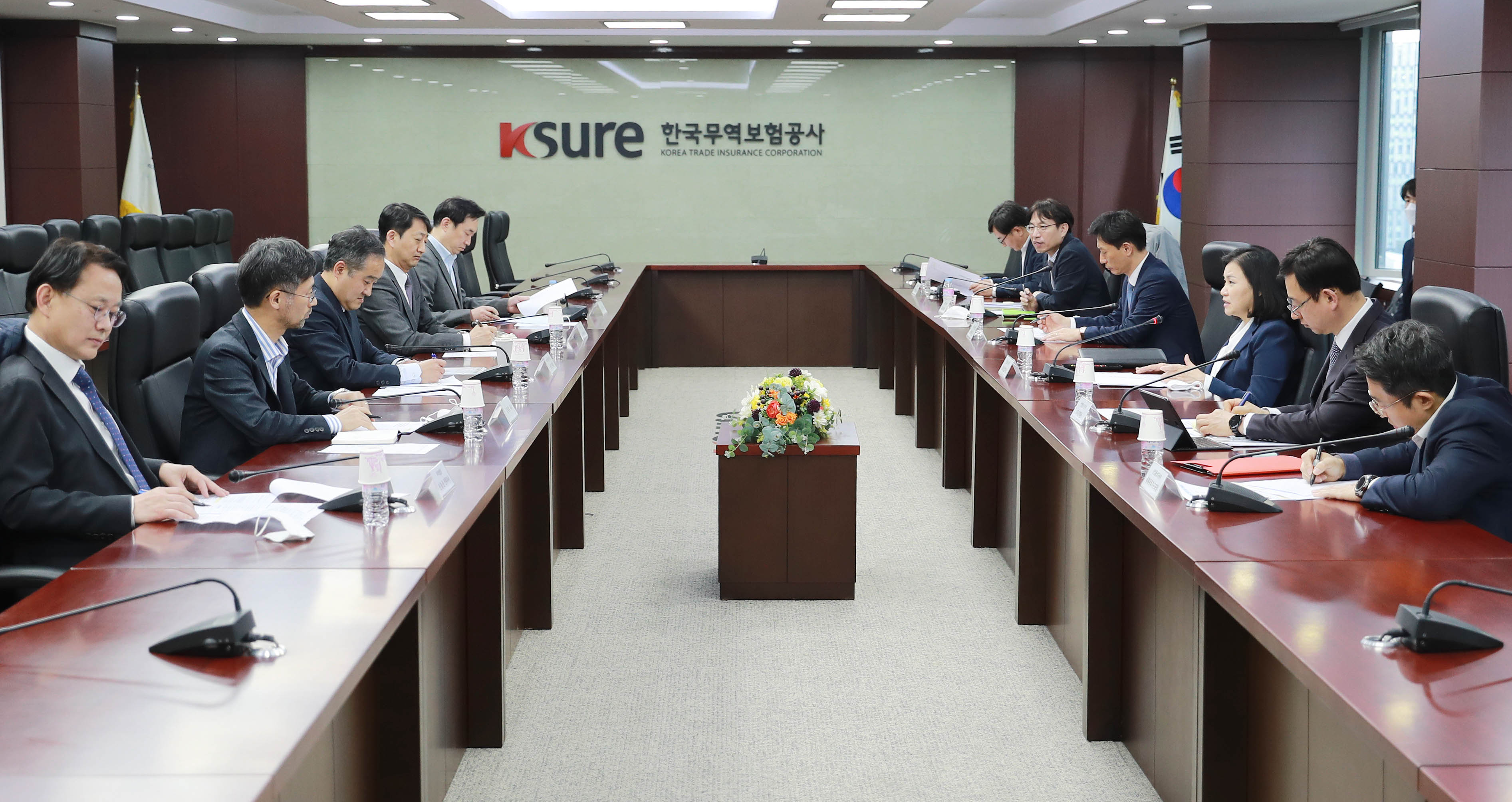 코로나19 이후 통상전망 및 대응전략 전문가 간담회 1