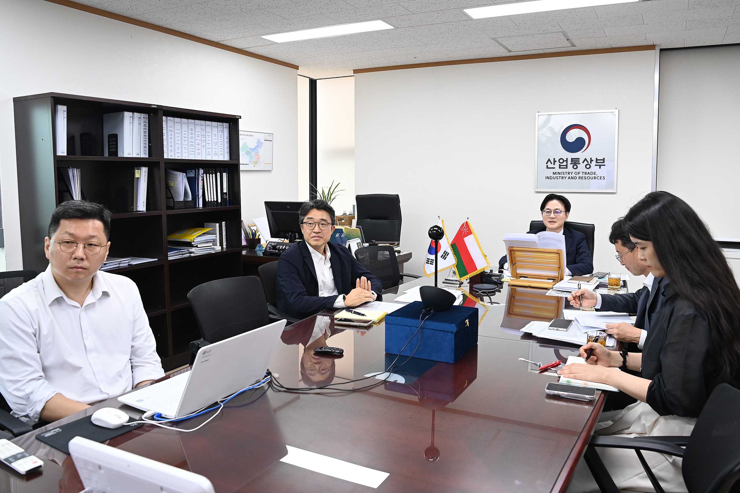 오만 경제특구자유구역청 의장 화상 면담 1