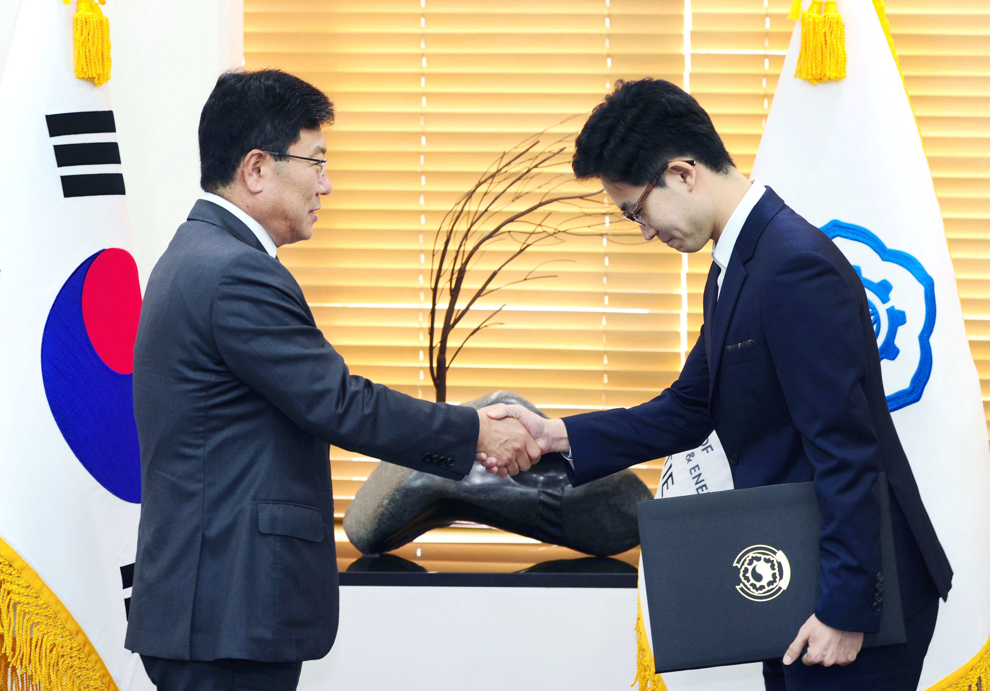 신임사무관 임명장 및 부이사관 승진 임명장 수여 2