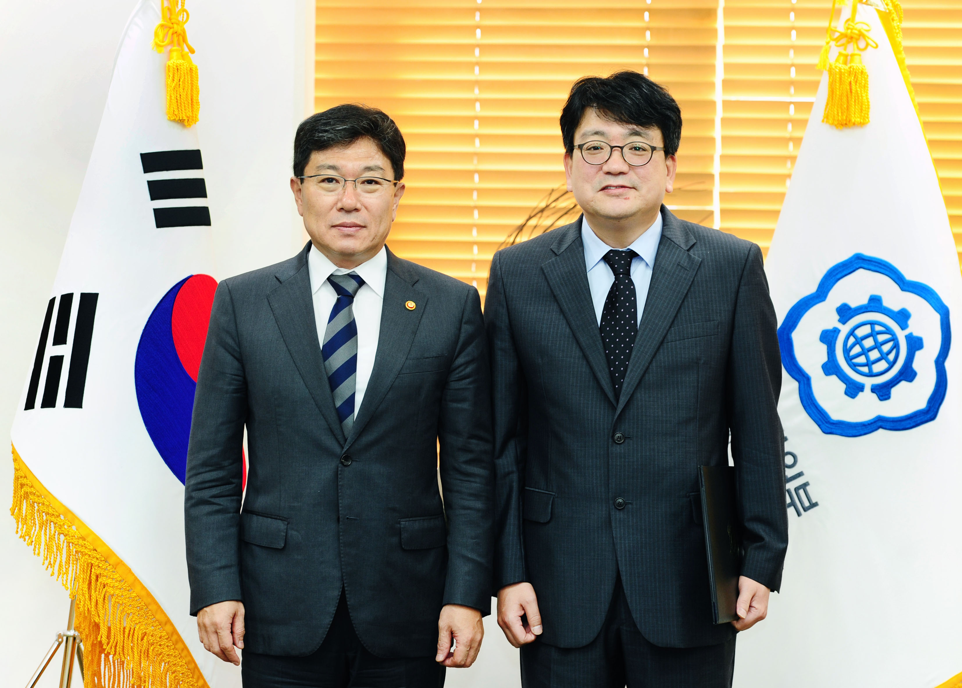 신임사무관 임명장 및 부이사관 승진 임명장 수여 1