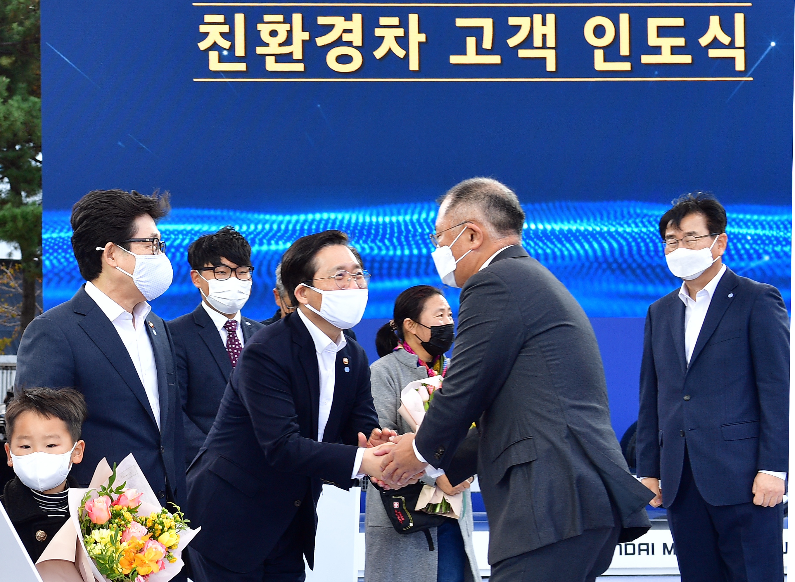 넥쏘-전기상용차 1만번째 고객 인도식 4