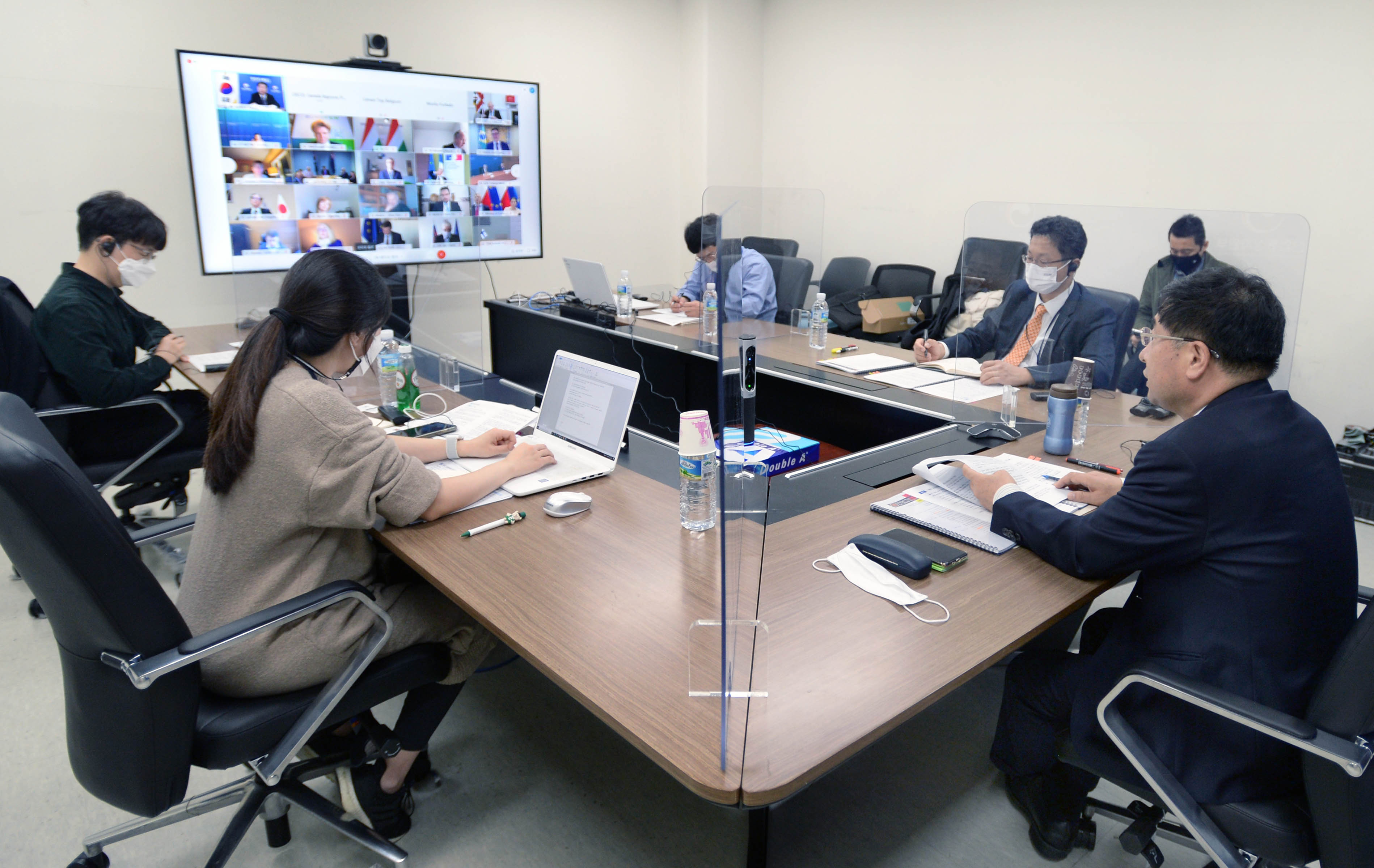 철강 공급과잉에 관한 글로벌포럼 장관급 화상회의 3
