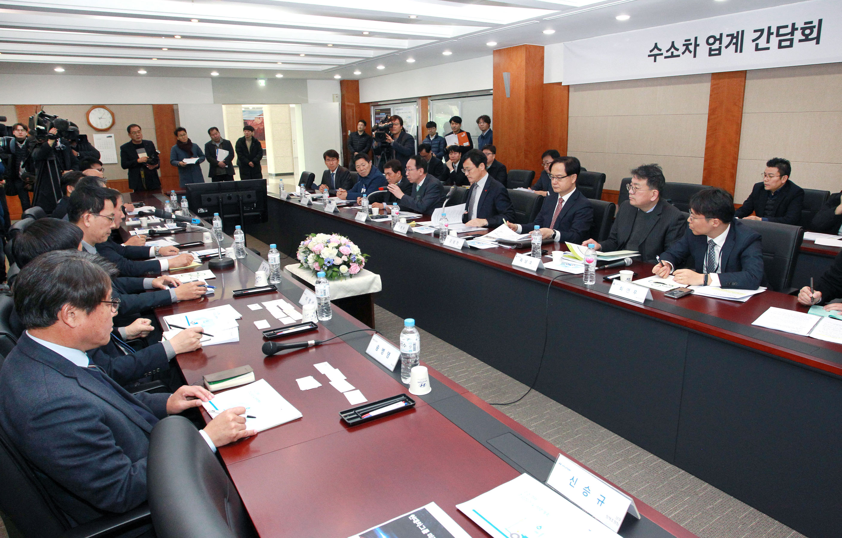 수소차 업계 간담회 및 수소버스 생산공장 방문 1