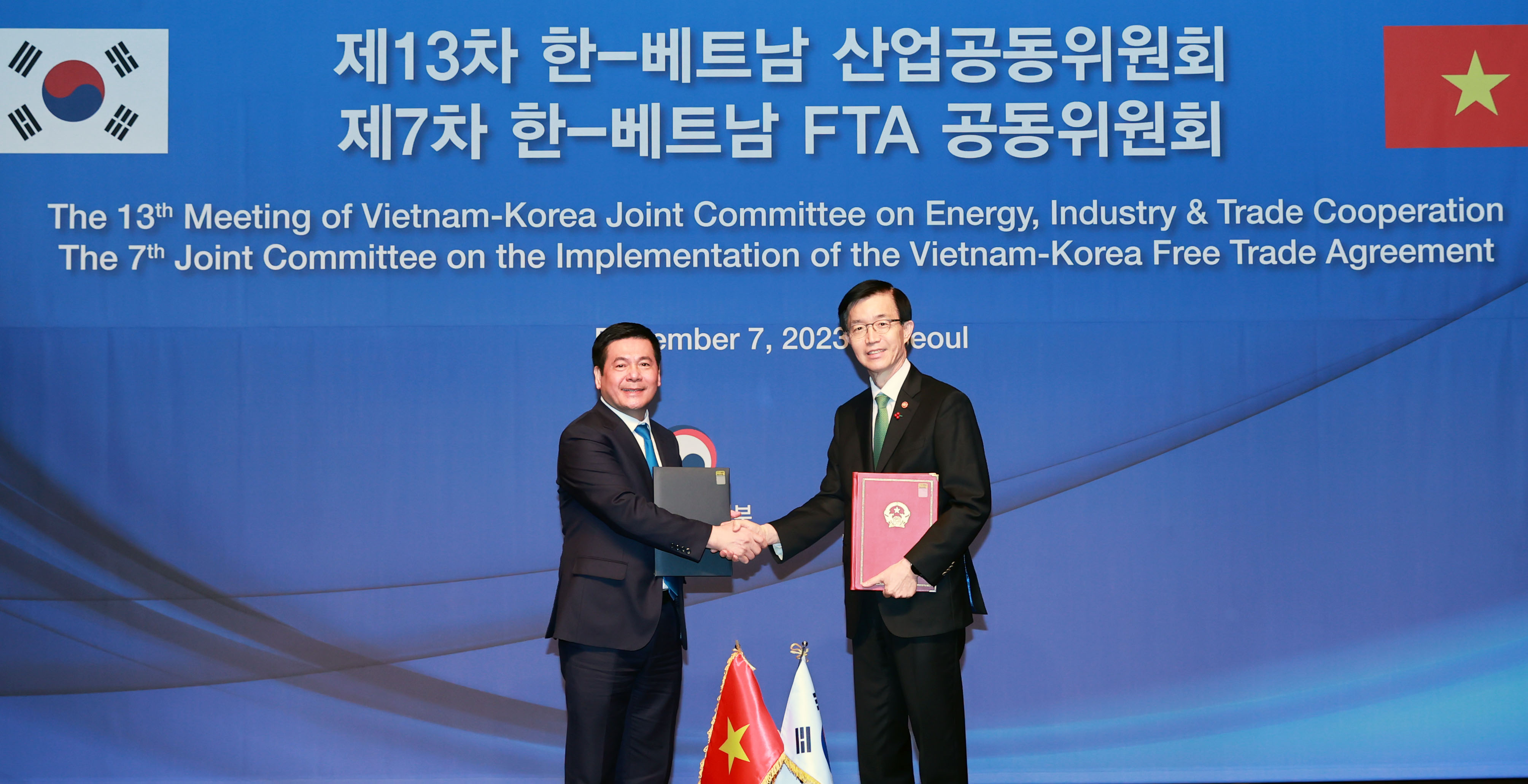제13차 한-베트남 산업공동위원회 및 제7차 한-베트남 FTA 공동위원회 합의의사록 서명식 3