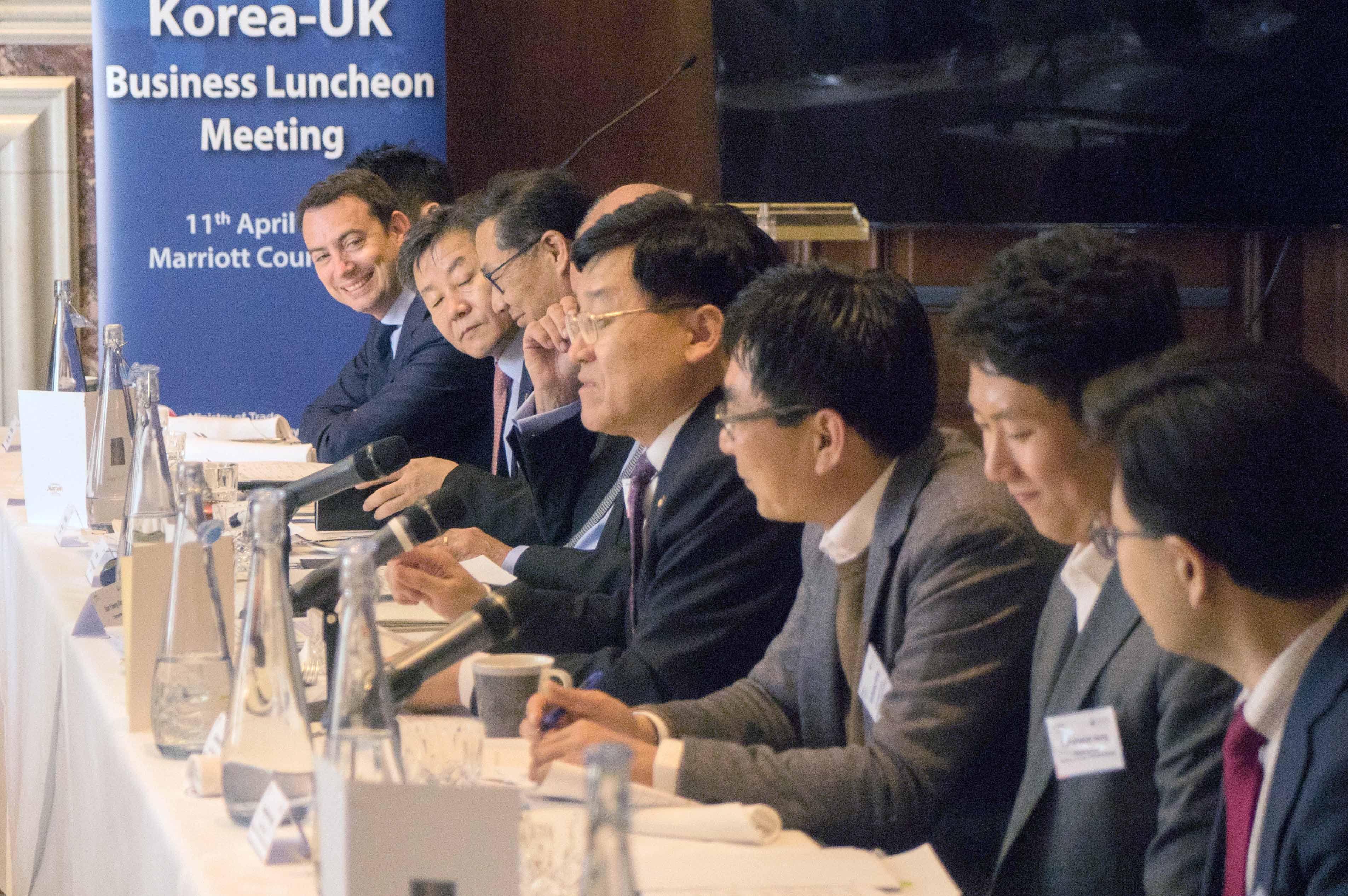  영국 투자가 초청 라운드테이블 1