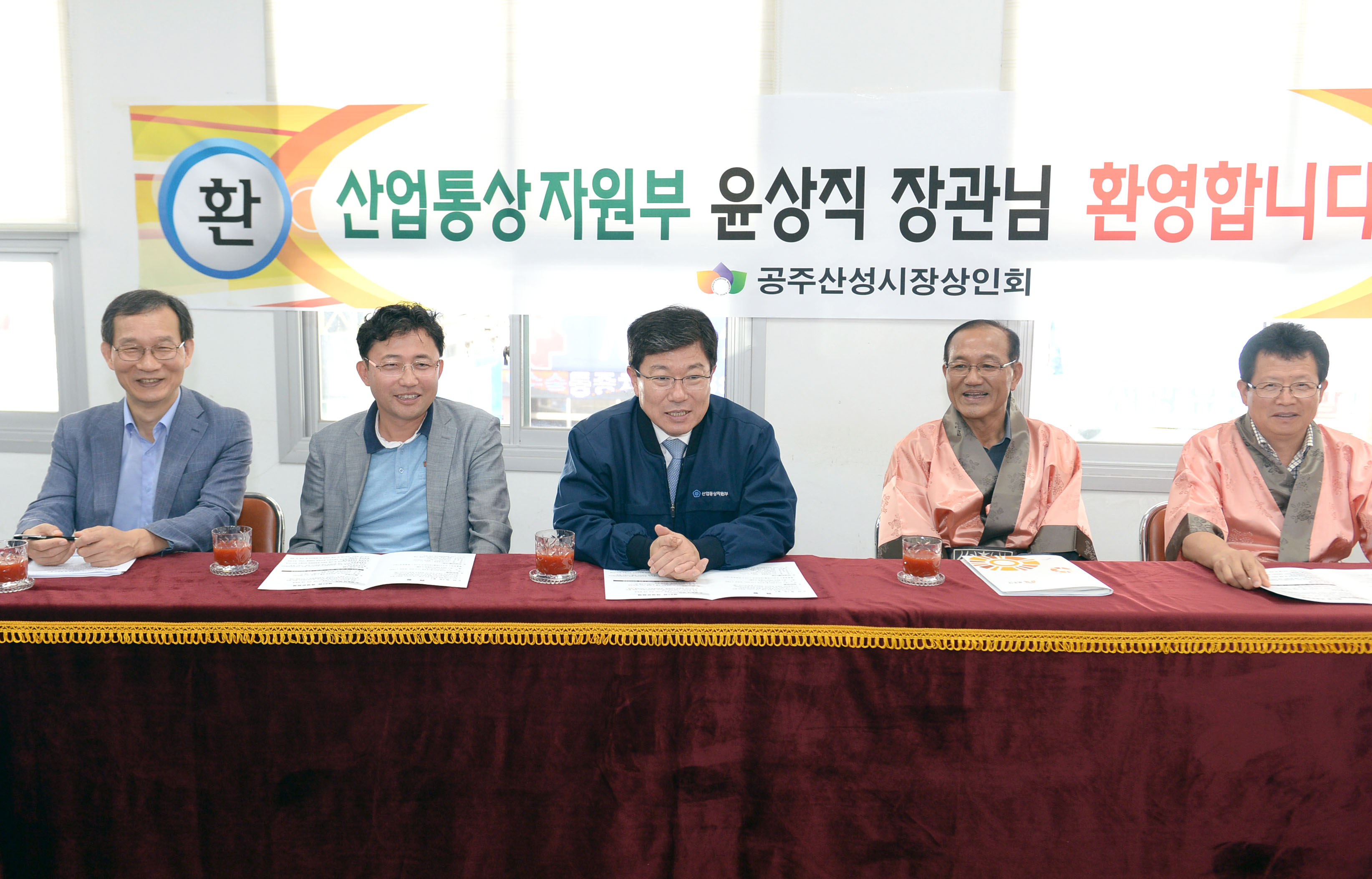 추석 명절을 맞아 지역 전통시장인 공주산성시장 방문 5
