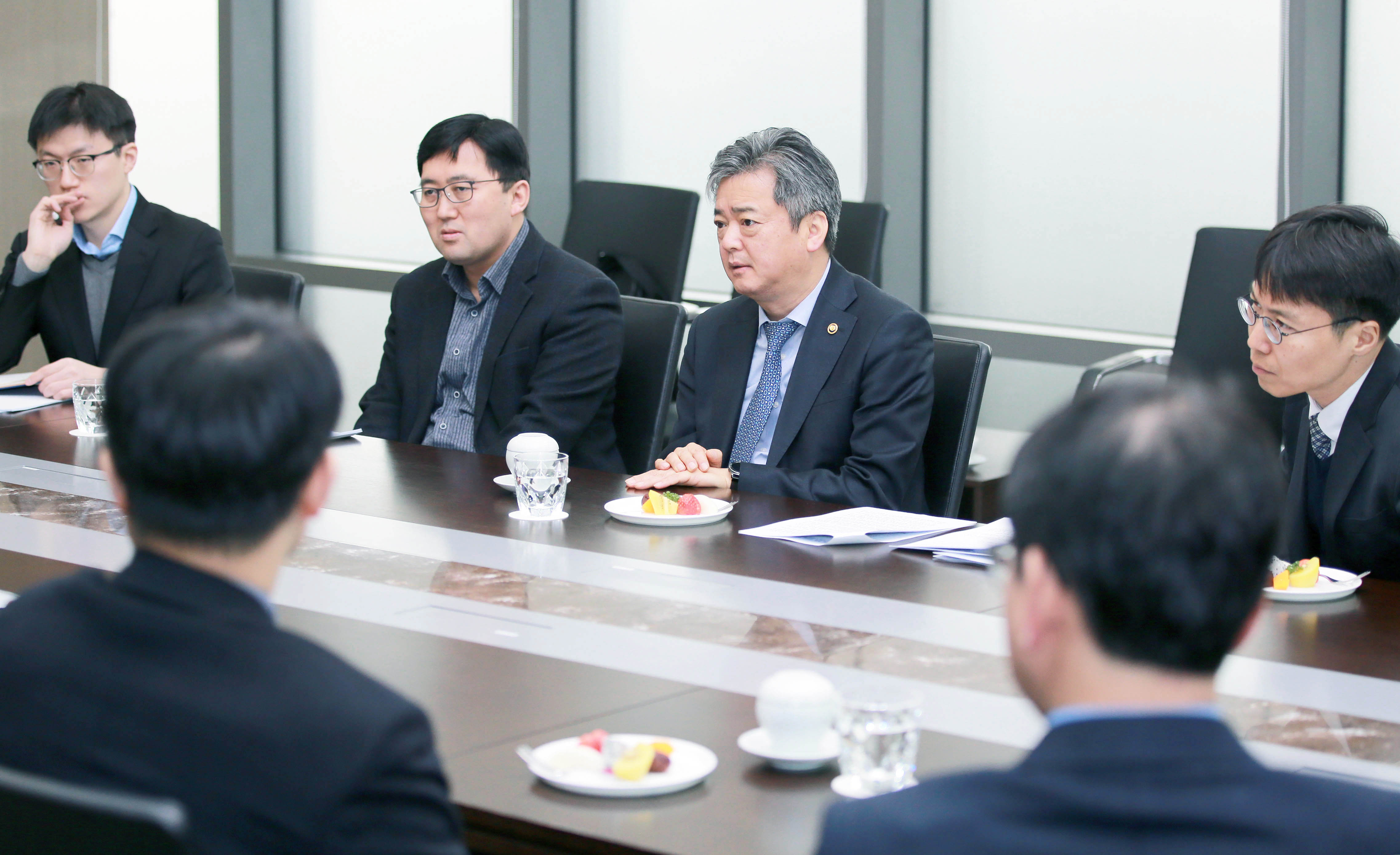최저임금 인상 등 관련 반도체산업 현장방문 1