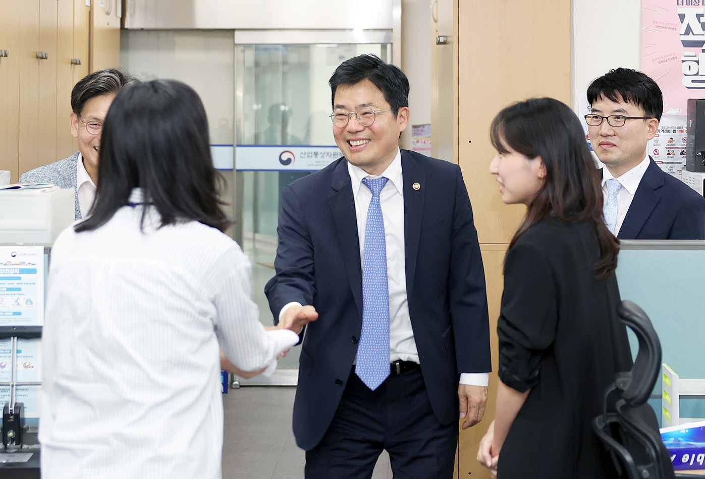 박성택 산업통상자원부 1차관 사무실 순회 6