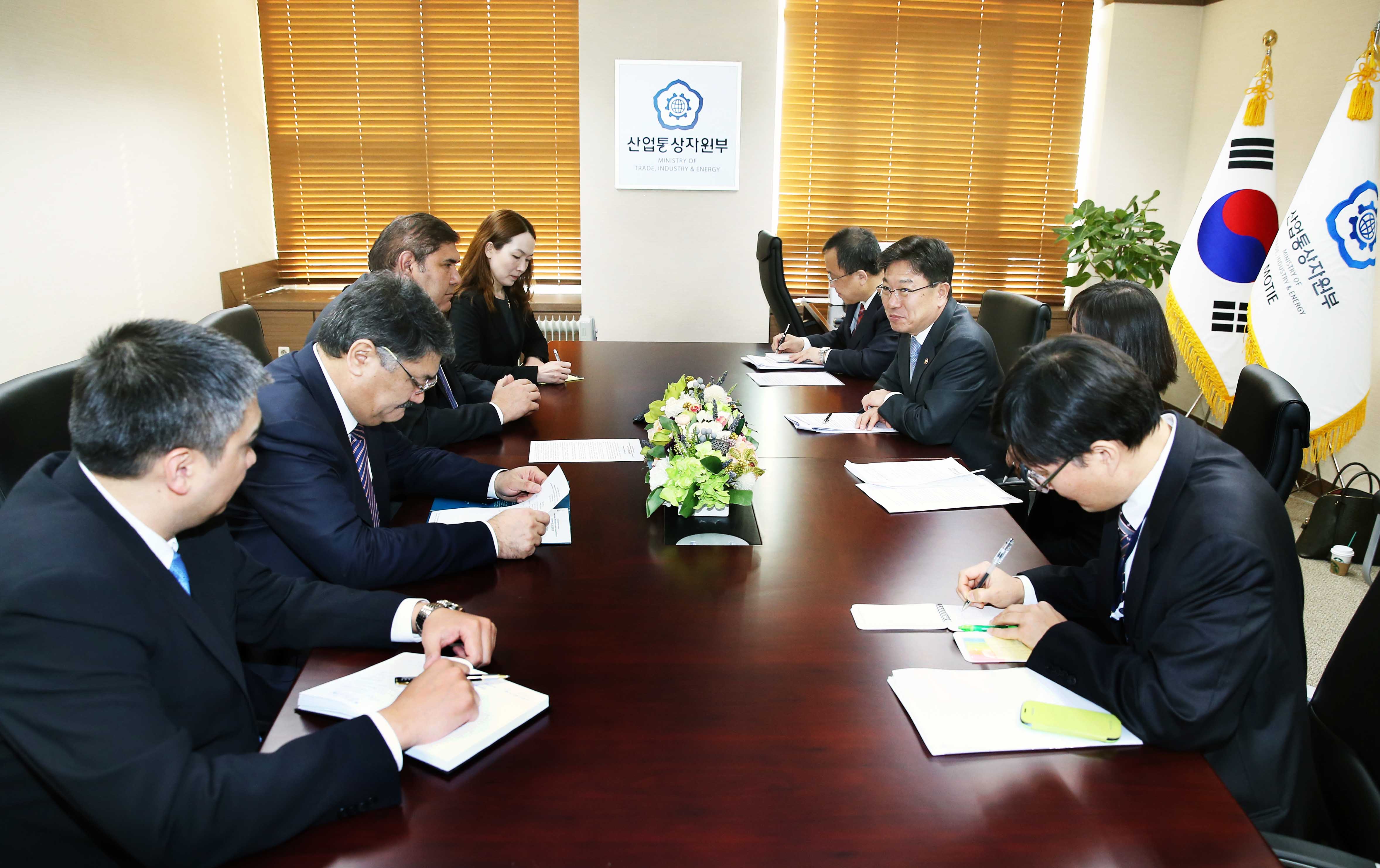 우즈베키스탄 대외경제부장관 면담 4