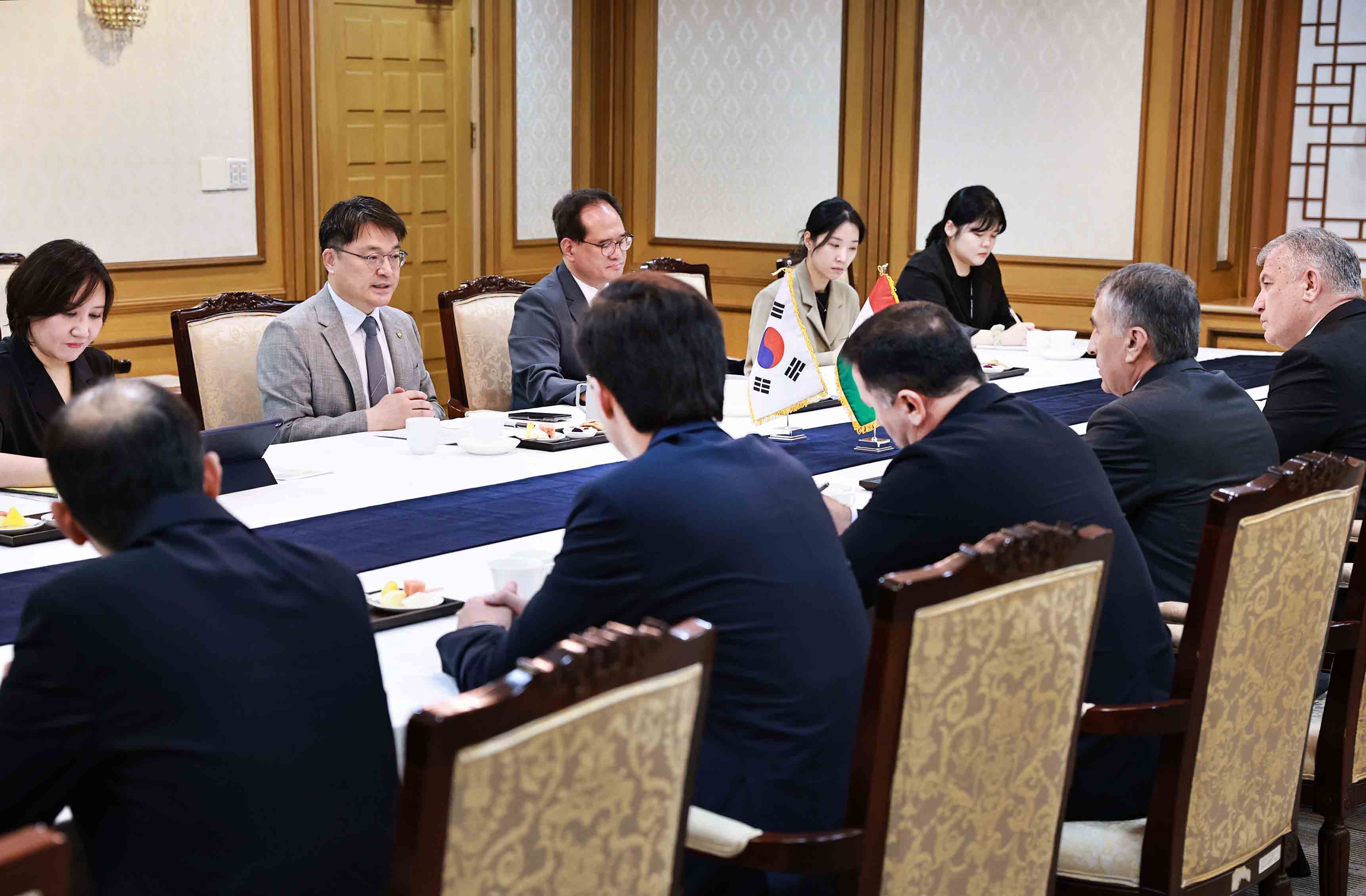타지키스탄 산업신기술부 1차관 면담 4