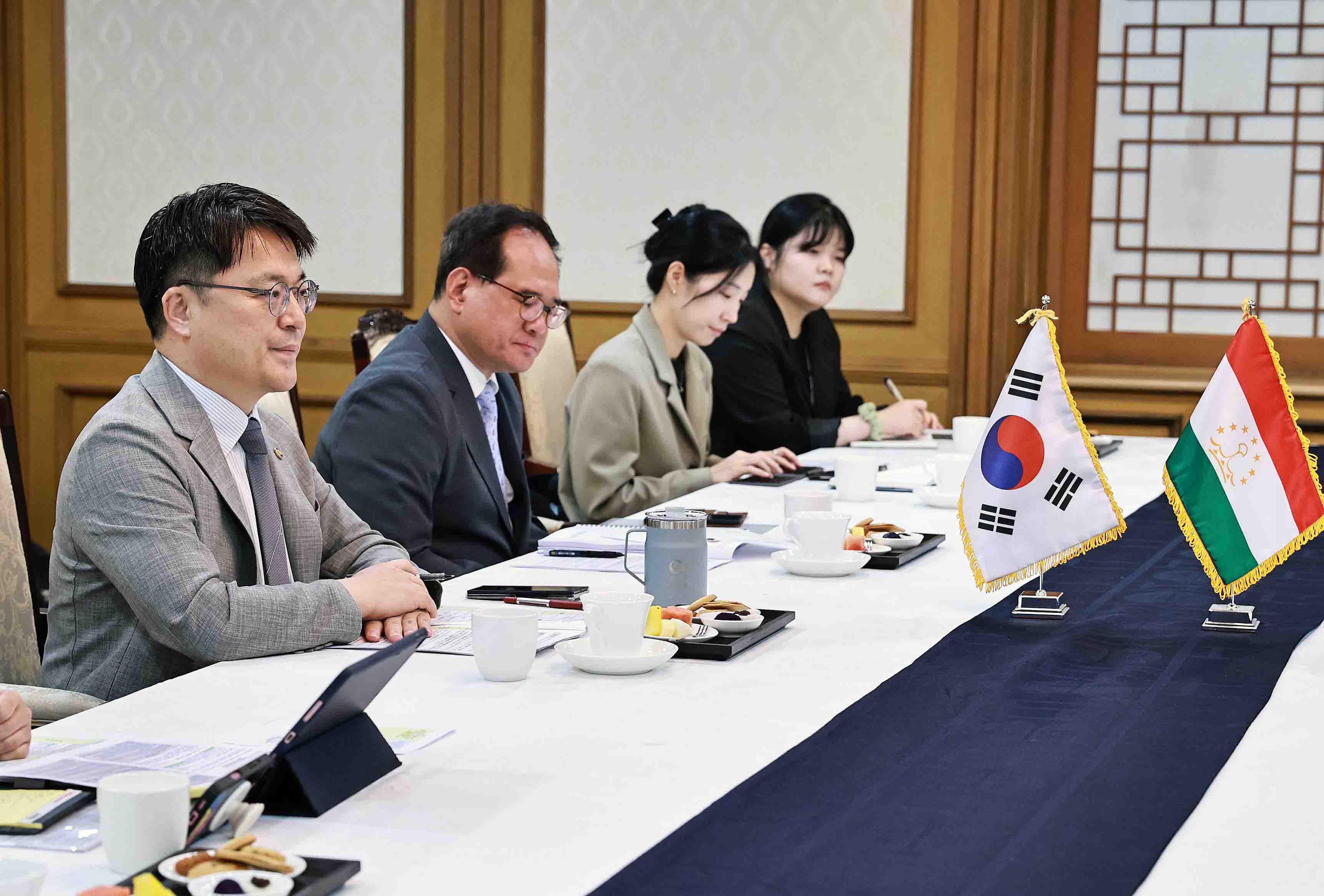 타지키스탄 산업신기술부 1차관 면담 3