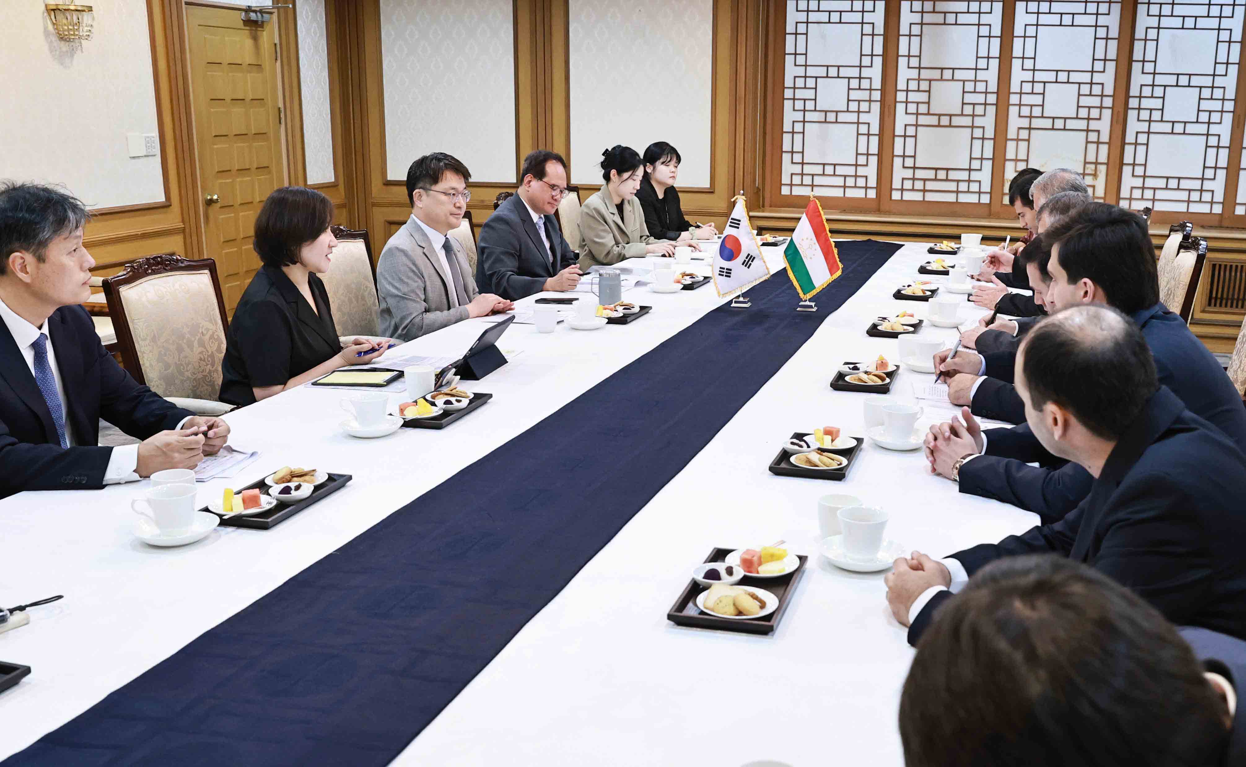 타지키스탄 산업신기술부 1차관 면담 5