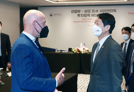 써모 피셔 싸이언티픽社 양해각서 체결식 1