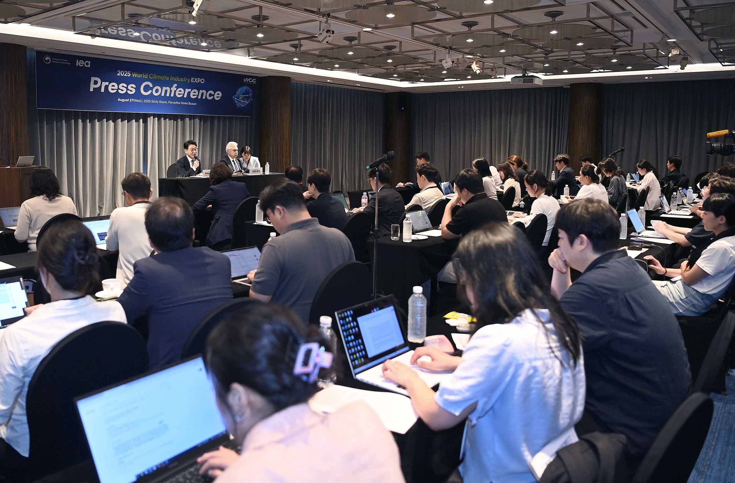 한-국제에너지기구(IEA) 공동 기자회견 6