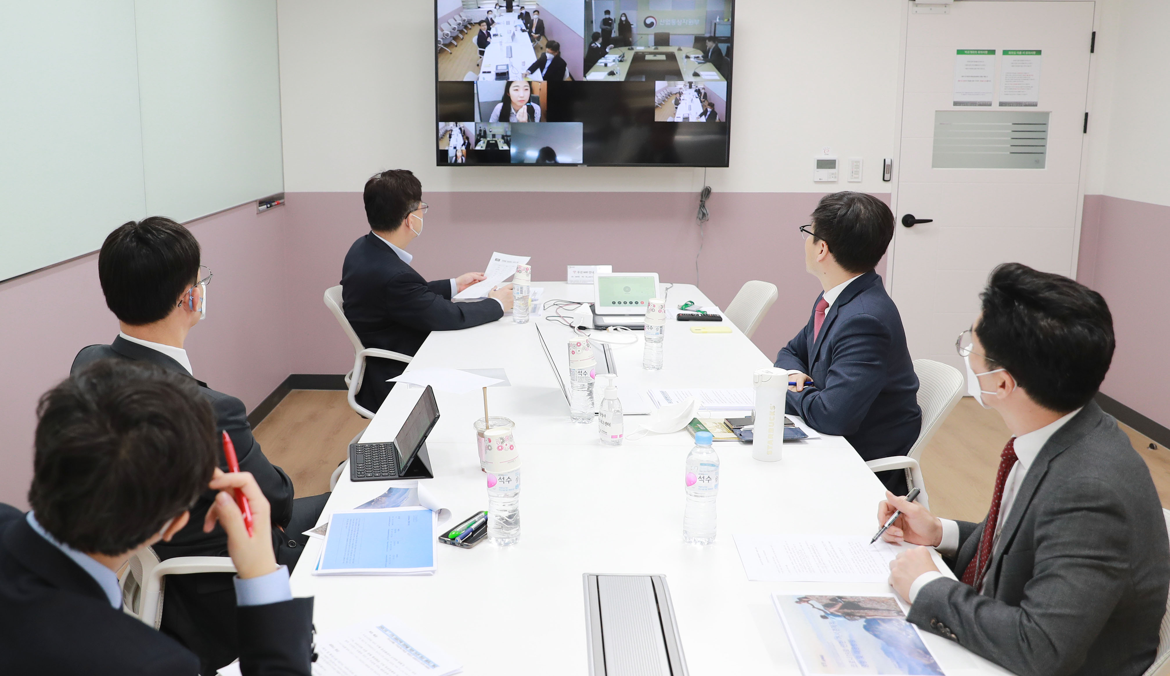 코로나19 관련 FTA 대응전략 민·관 화상 세미나 1