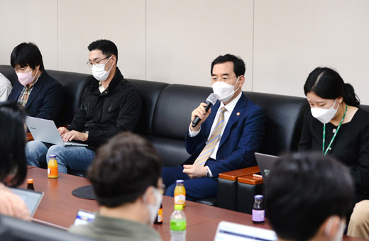미국·캐나다 순방 관련 기자단 간담회 1