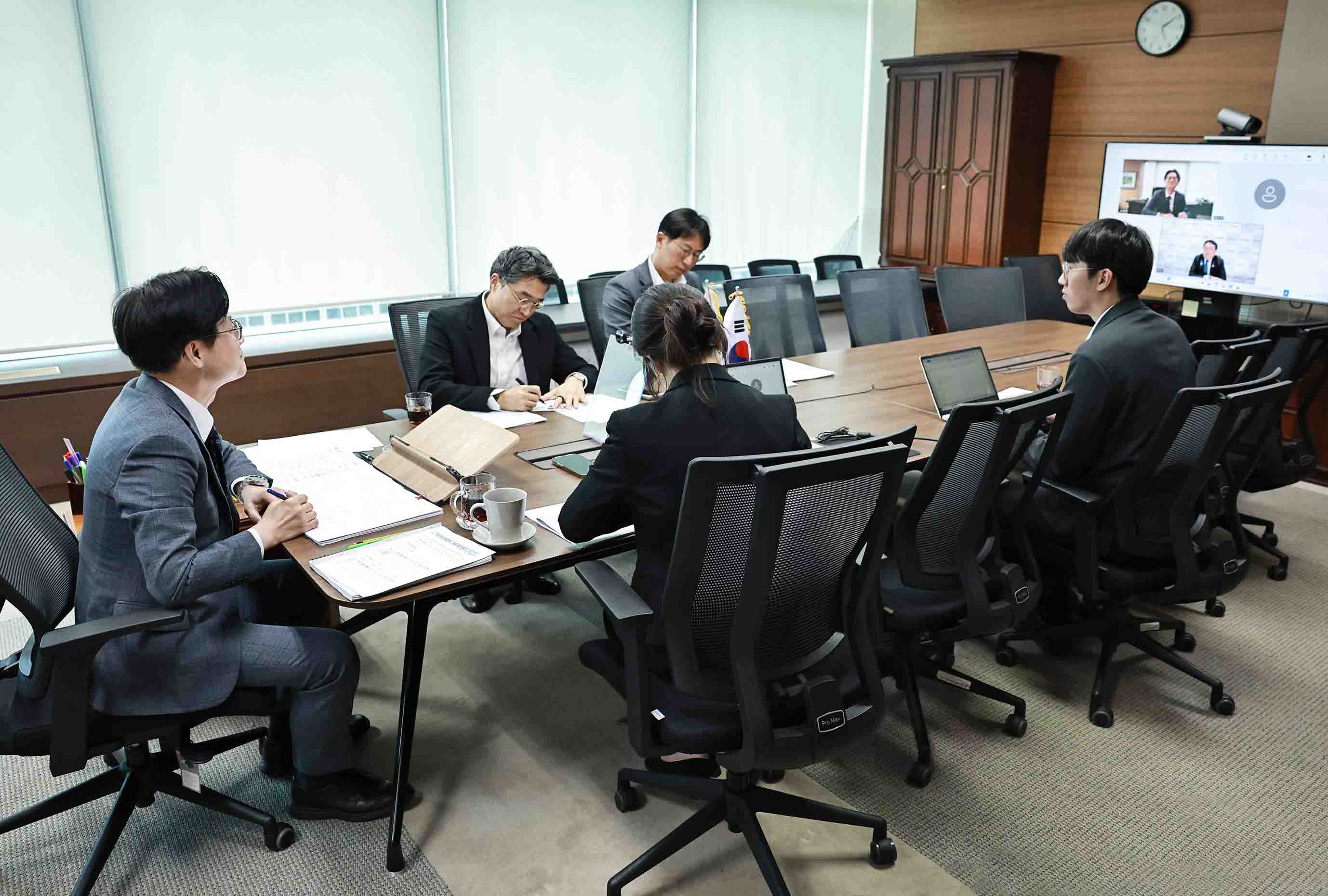 일본 경제산업성 대신 면담 1