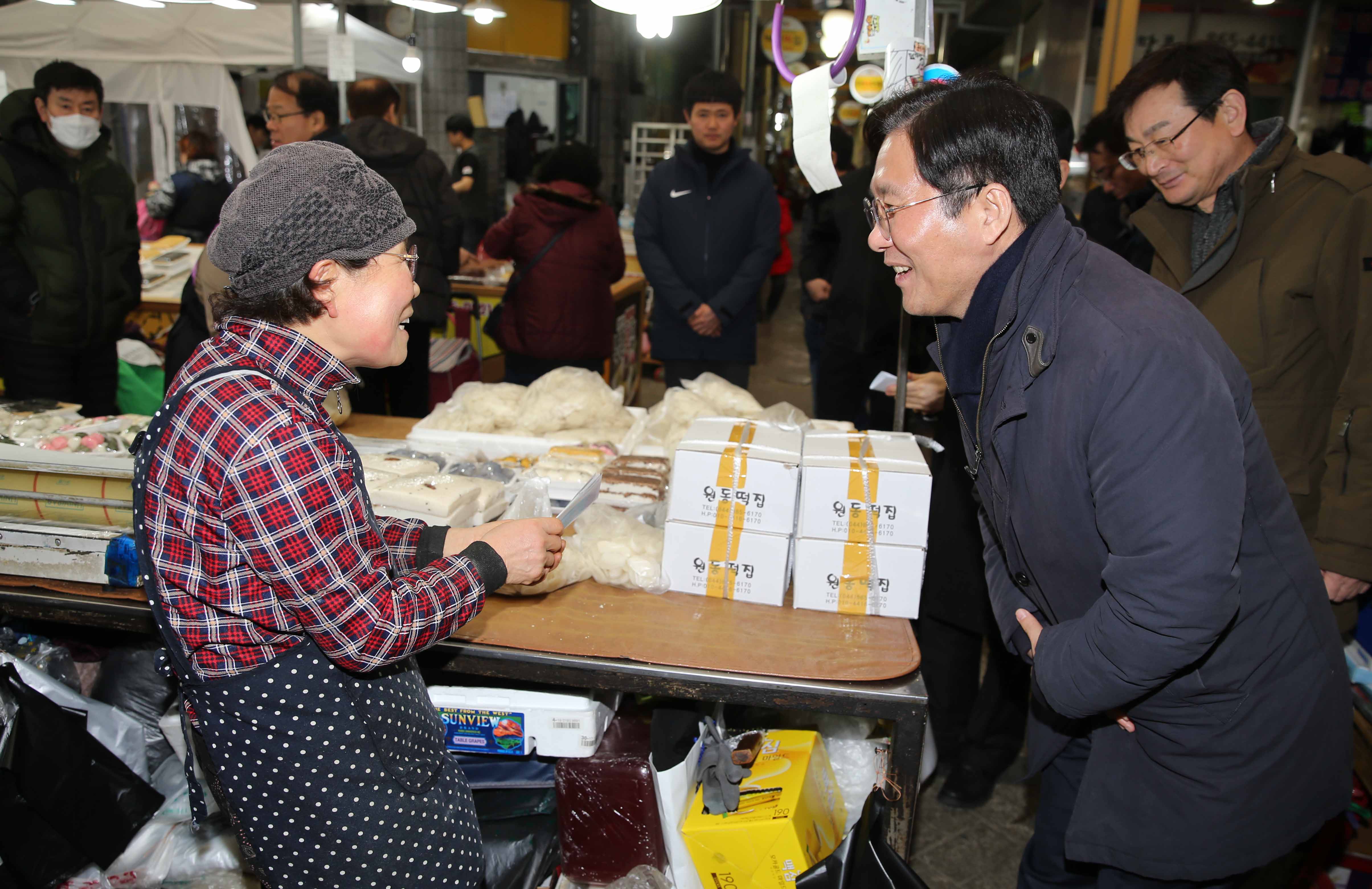 설명절 맞아, 세종전통시장 방문 3