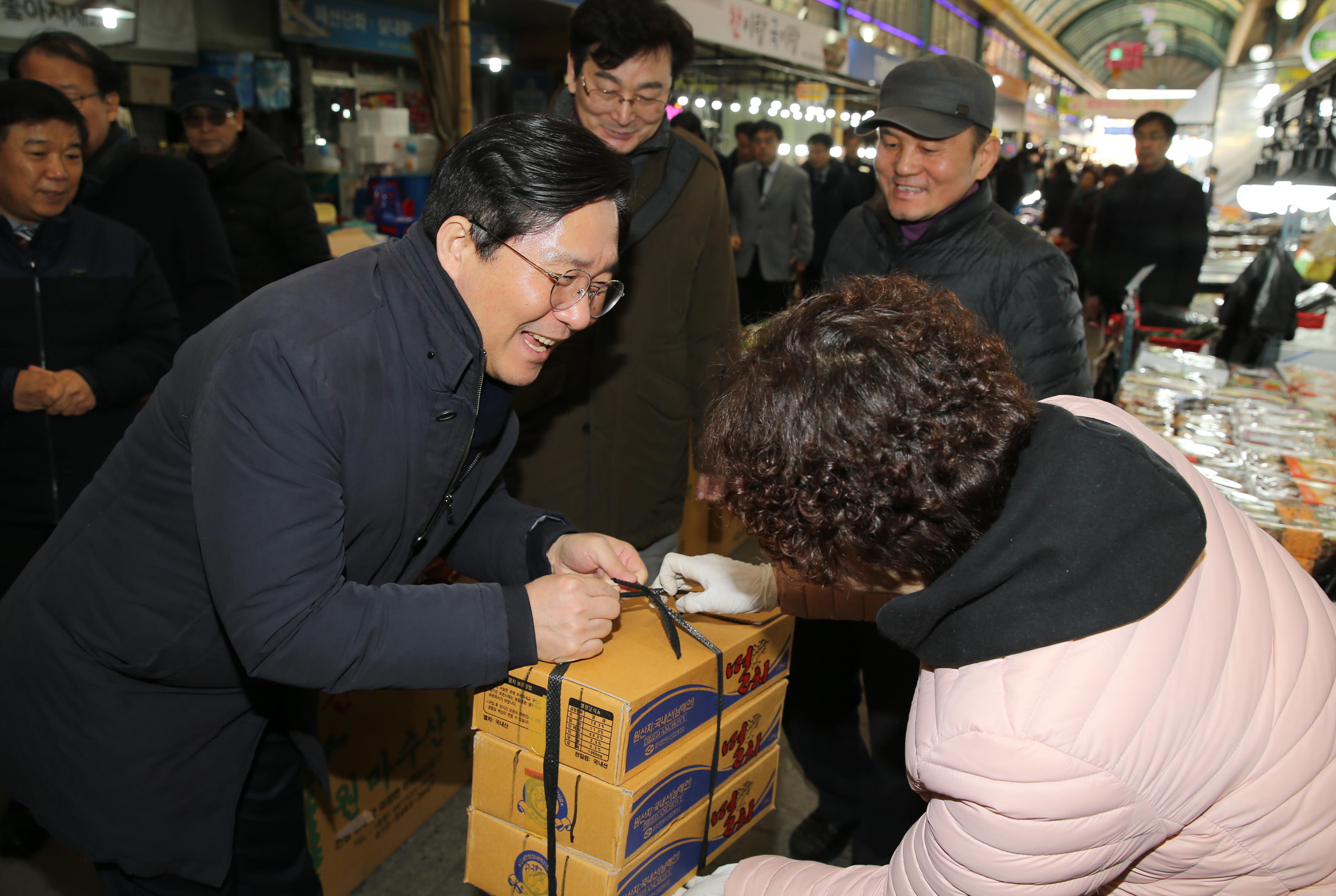 설명절 맞아, 세종전통시장 방문 2
