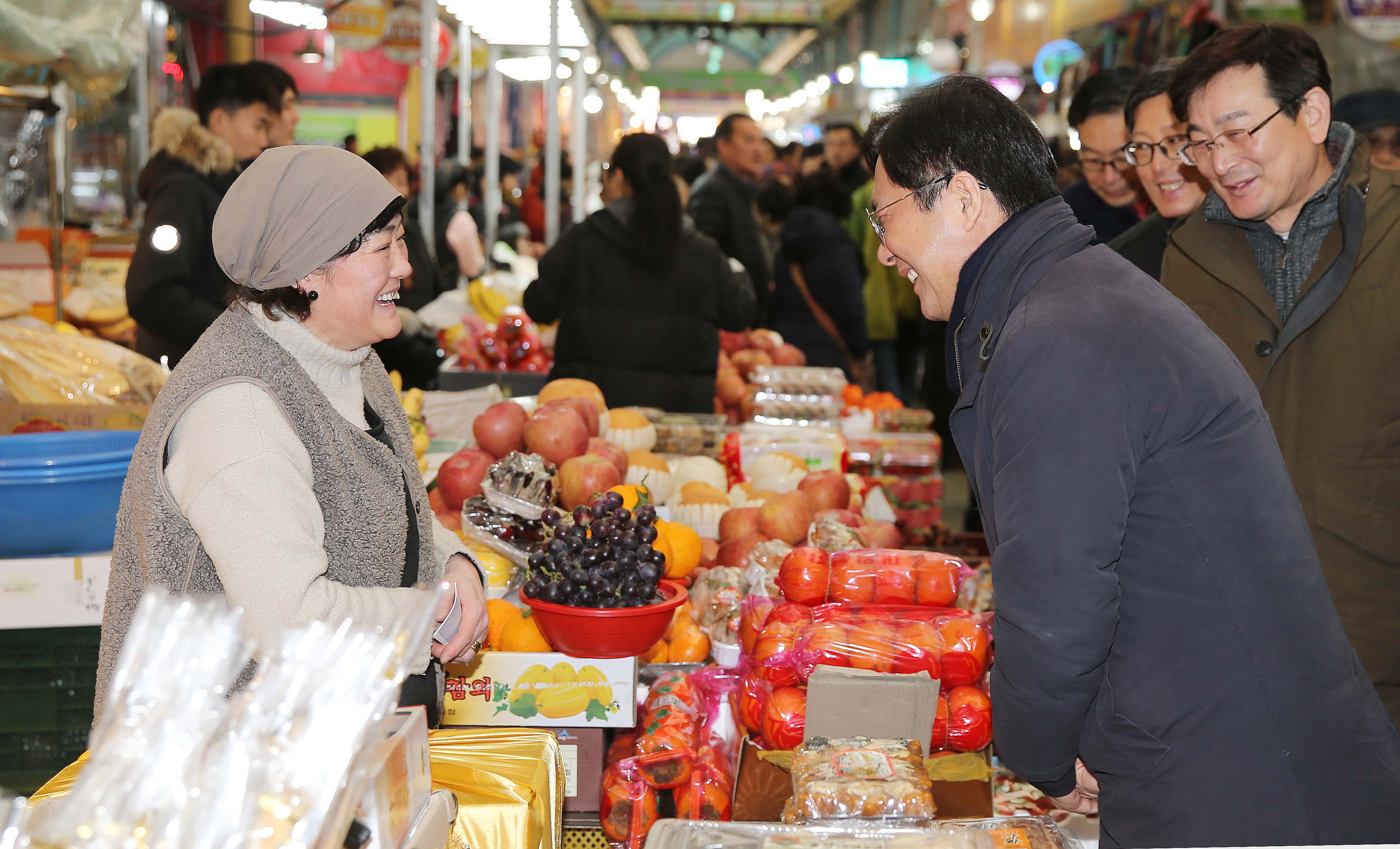 설명절 맞아, 세종전통시장 방문 1