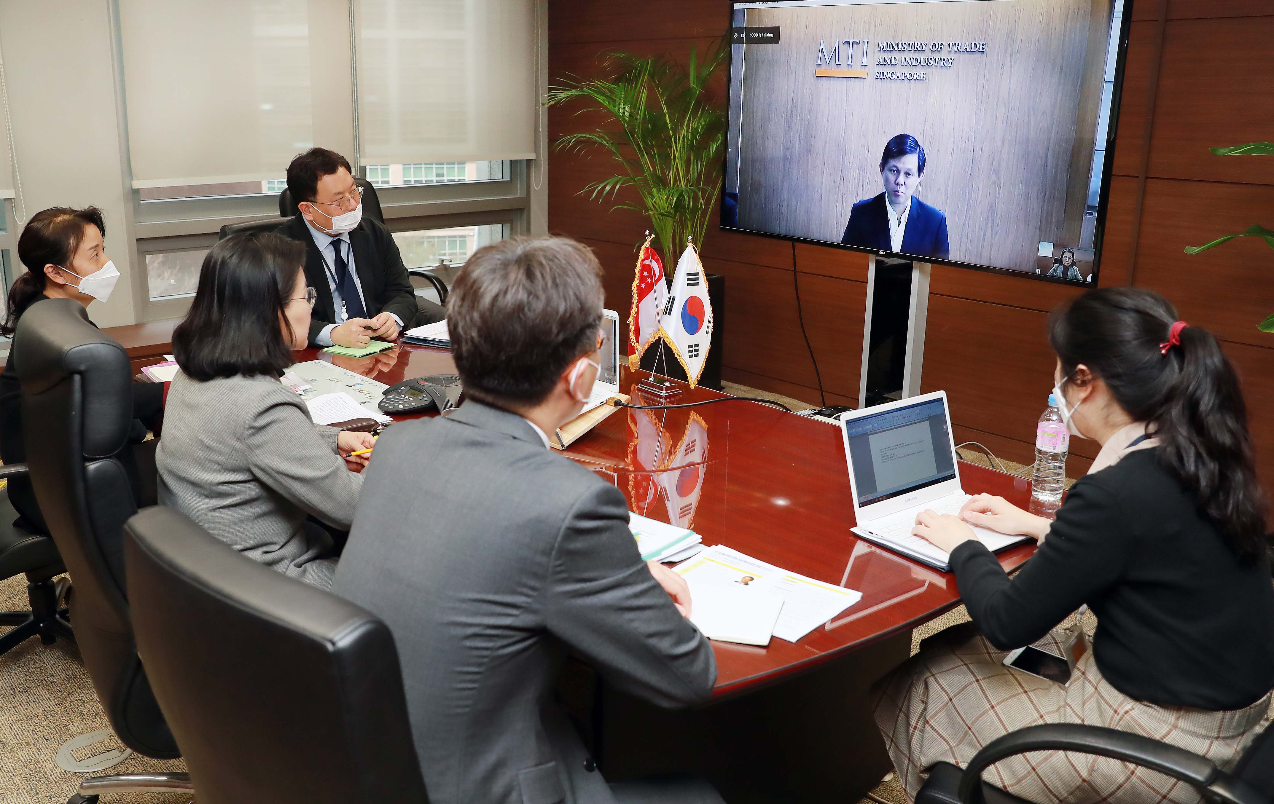 한-싱가포르 통상산업부 장관 영상회의 1
