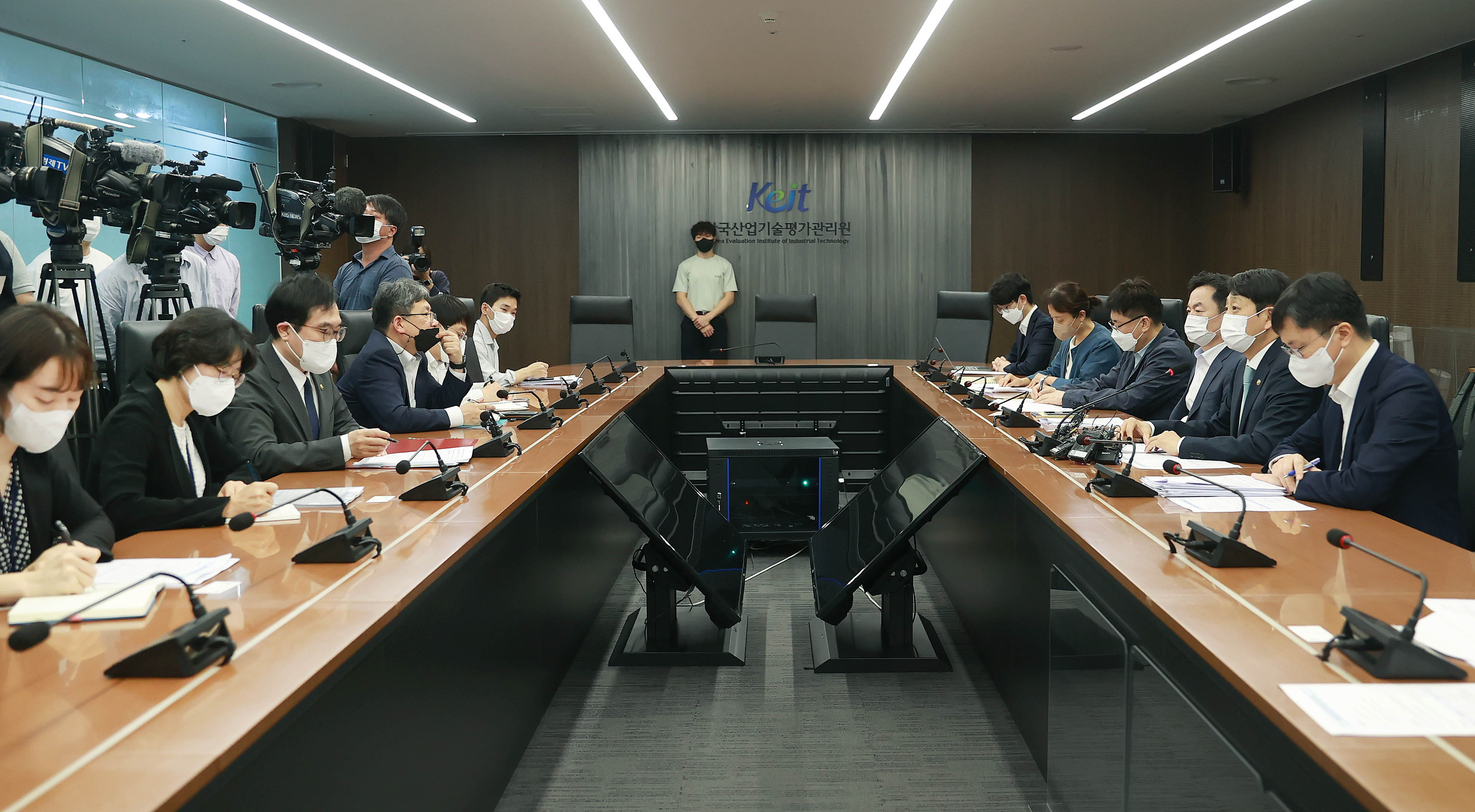 긴급 통상추진위원회 개최 6