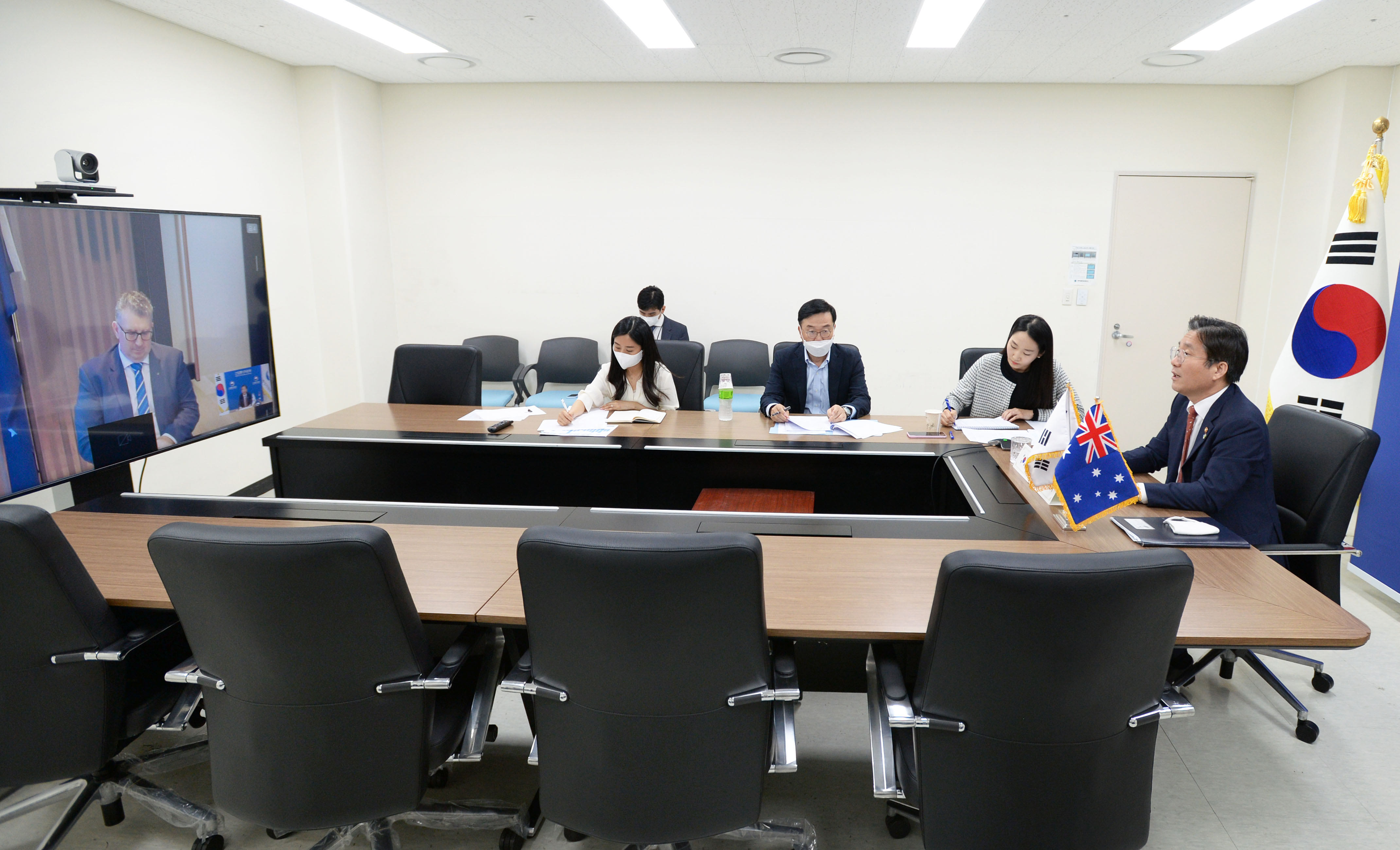 호주 산업과학에너지자원부 장관 영상회의 1