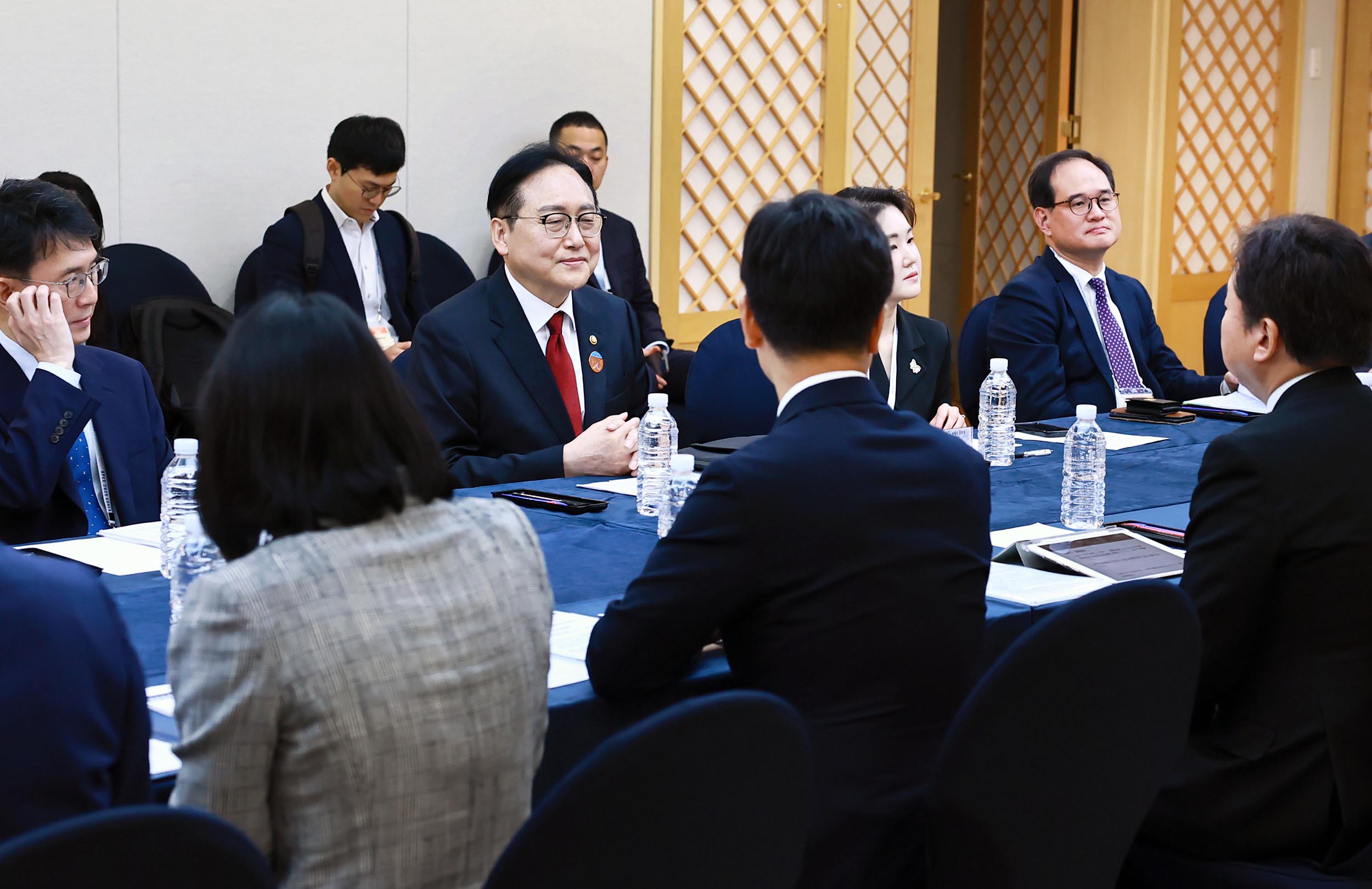 일본 경제산업성 부대신과 외무성 부대신 면담 5